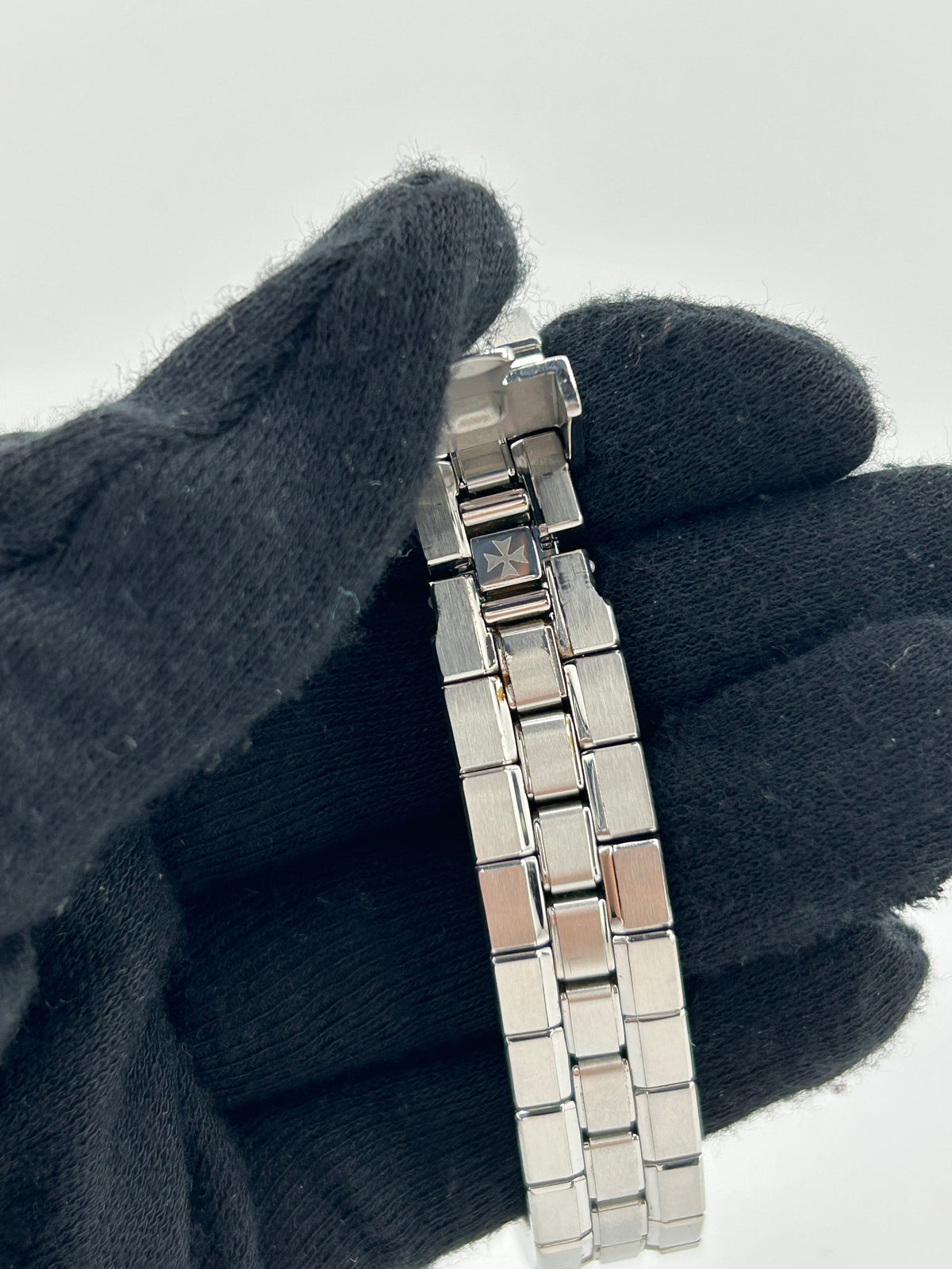 Vacheron Constantin Overseas White Dial on Stainless Steel Bracelet Ref. 16550/423A-8880 — view 5