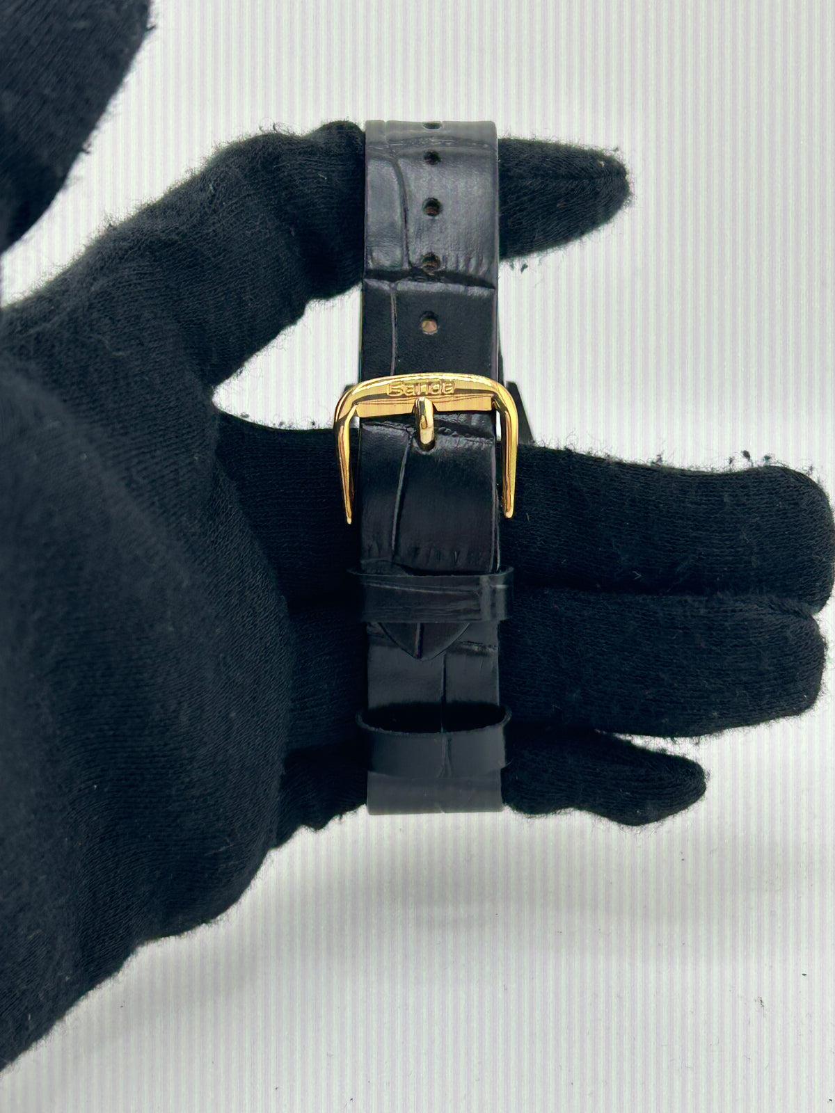 Rolex Datejust 36 Champagne Diamond Dial on Generic Black Leather Strap Ref. 16233G 1991 — view 4