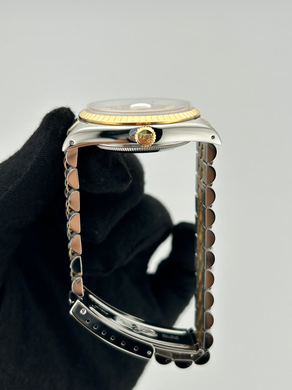 Rolex Oyster Perpetual Date Champagne Stick Dial on Jubilee Ref. 15223 — view 4