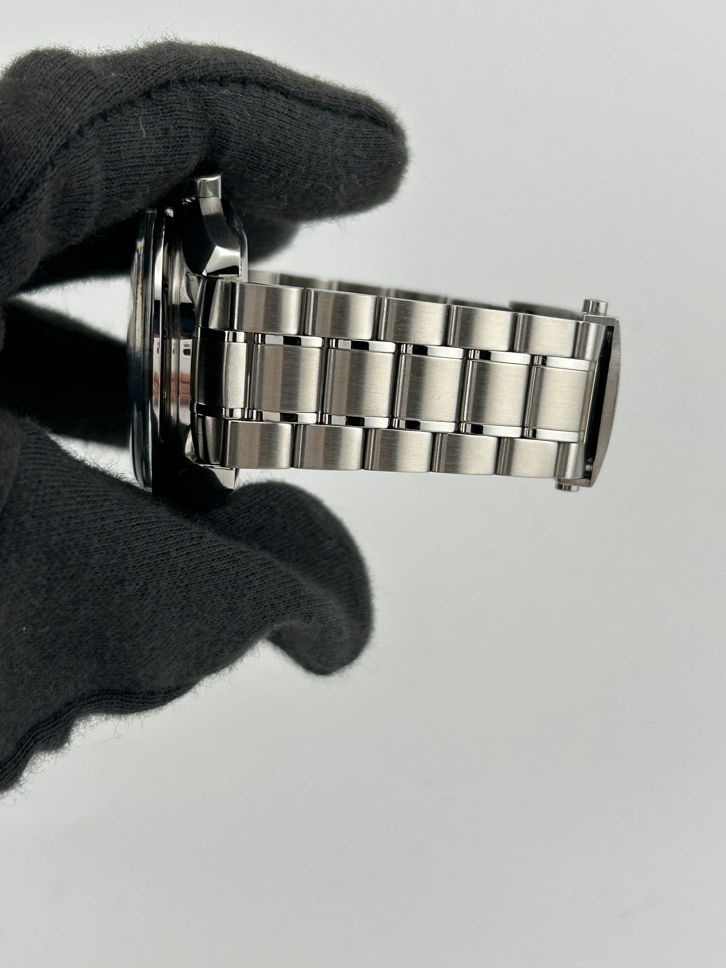 Omega Speedmaster Moonwatch Black Dial on Stainless Steel Bracelet Ref. 3572.5 — view 4