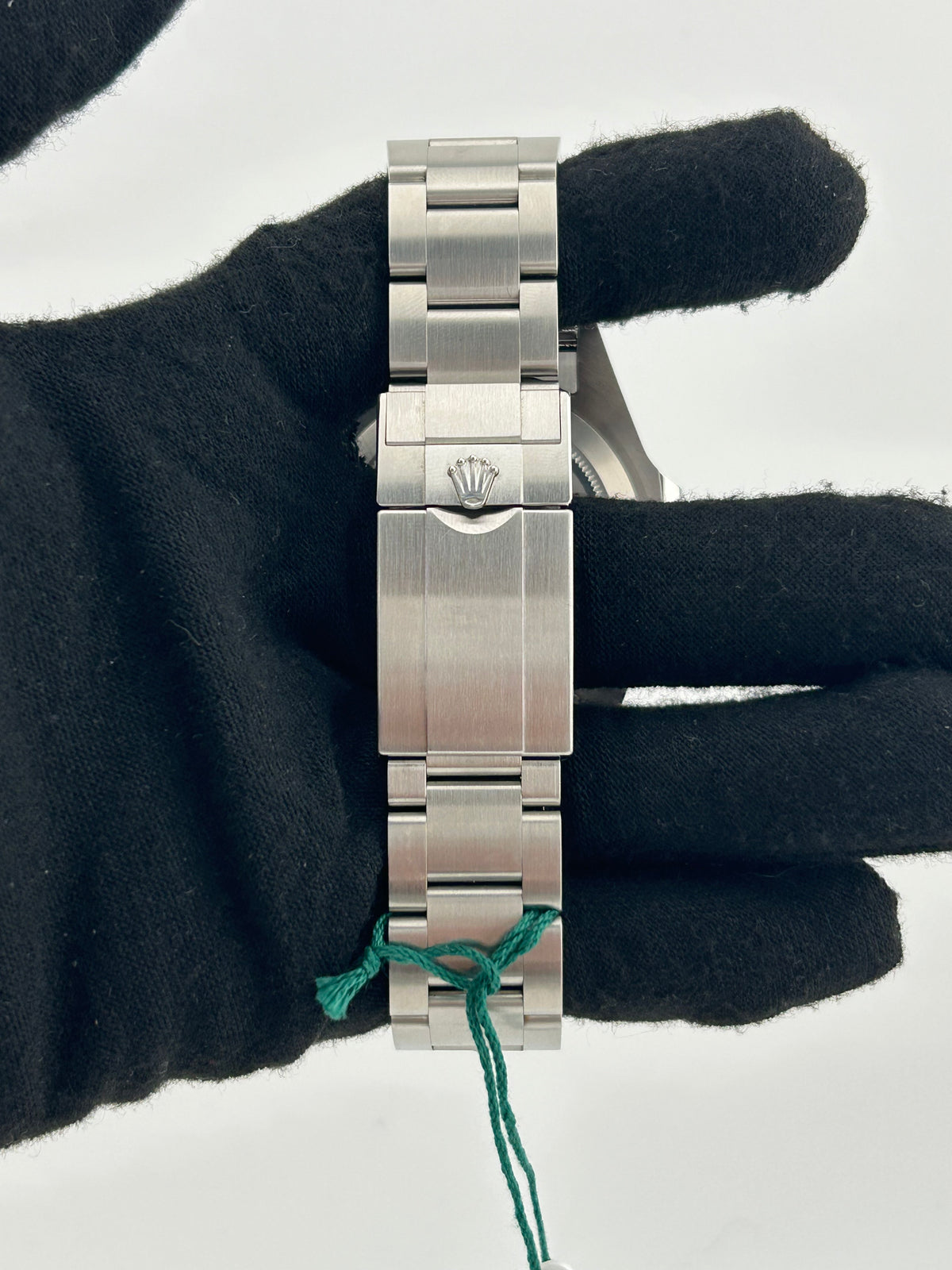 Rolex Explorer II White Dial on Oyster Bracelet Ref. 226570 Card 2024 — view 4