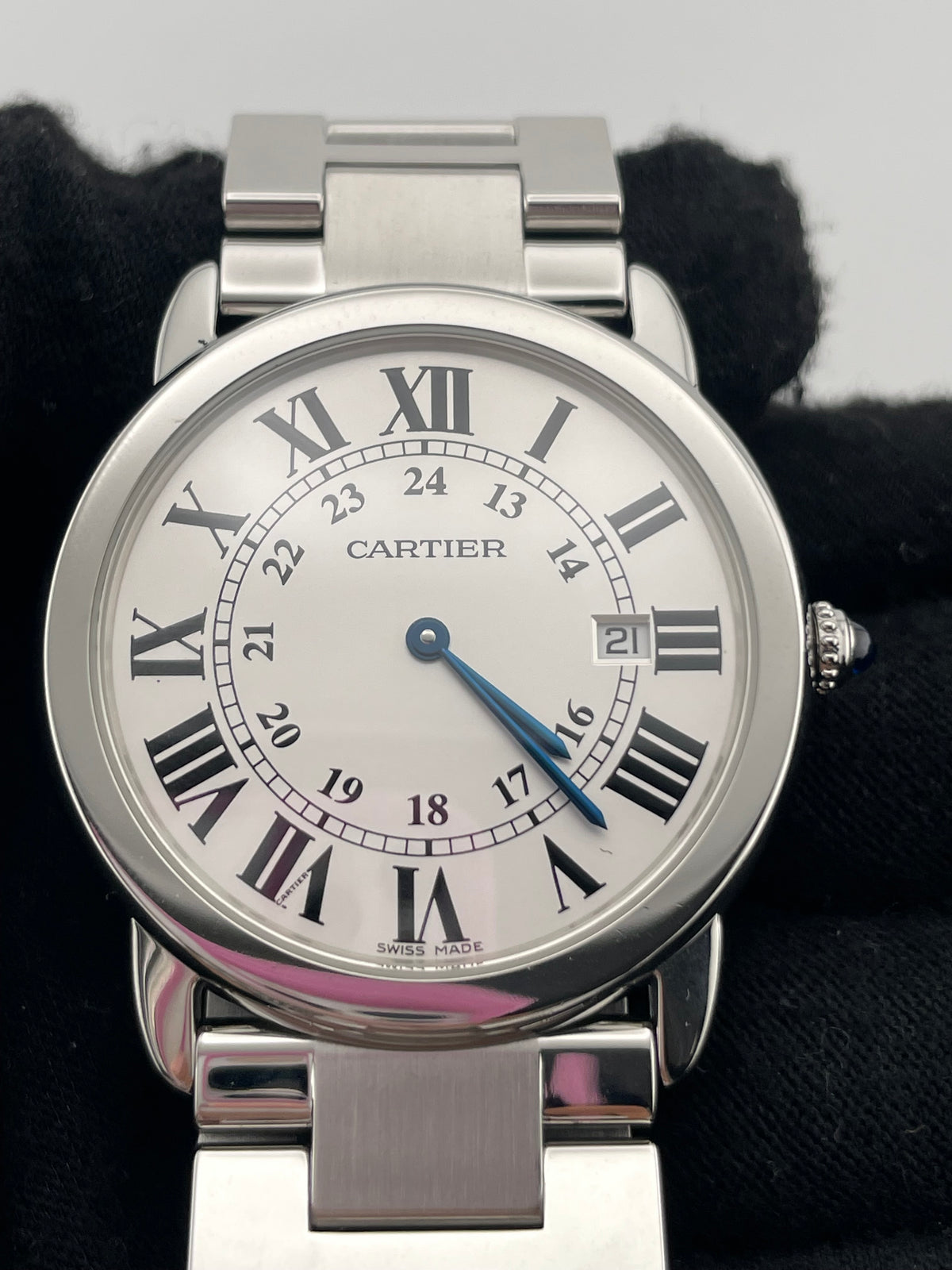 Cartier Ronde Solo Silver Roman Numerals Dial on Stainless Steel Bracelet Ref. W6701005 — view 3