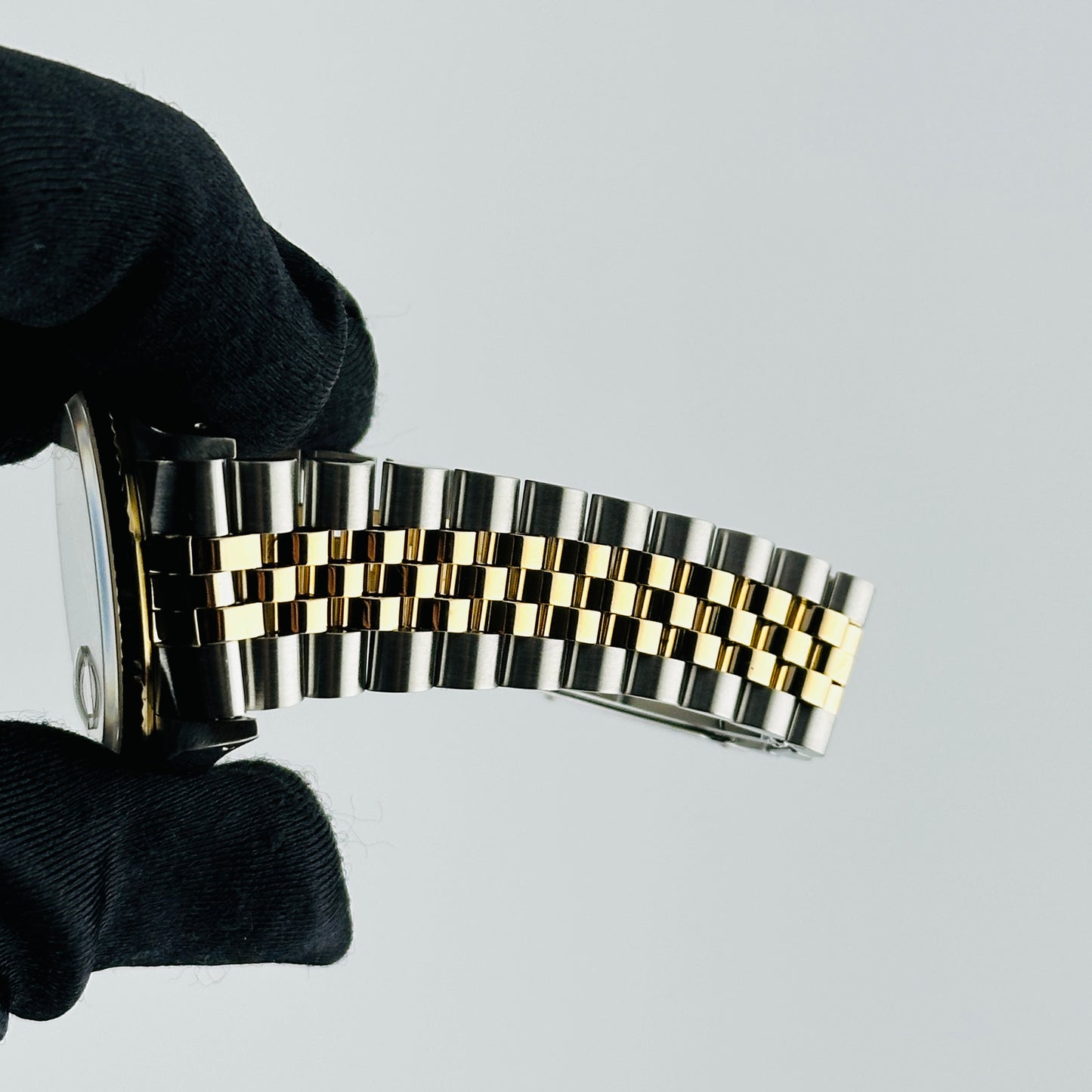 Rolex Datejust Champagne Roman Dial on D Link Jubilee Ref. 16233 Papers 1997 — view 5