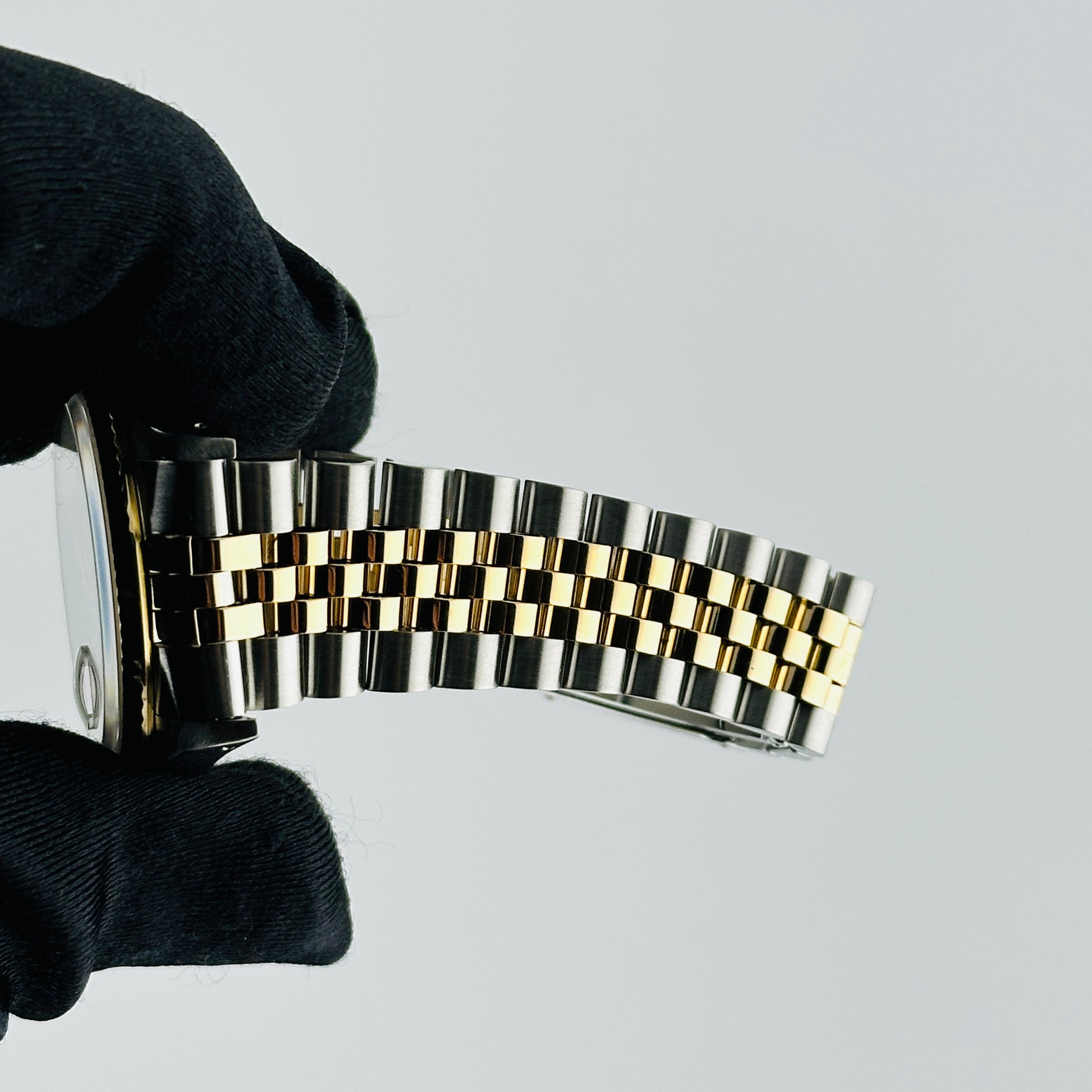 Rolex Datejust Champagne Roman Dial on D Link Jubilee Ref. 16233 Papers 1997 — view 5