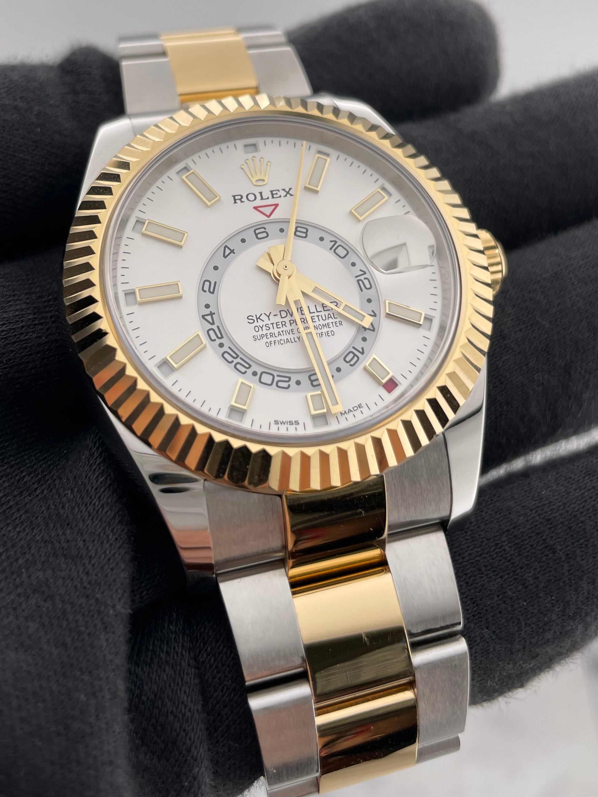 Rolex SkyDweller White Dial on Oyster Ref. 326933 Card 2021 — view 3