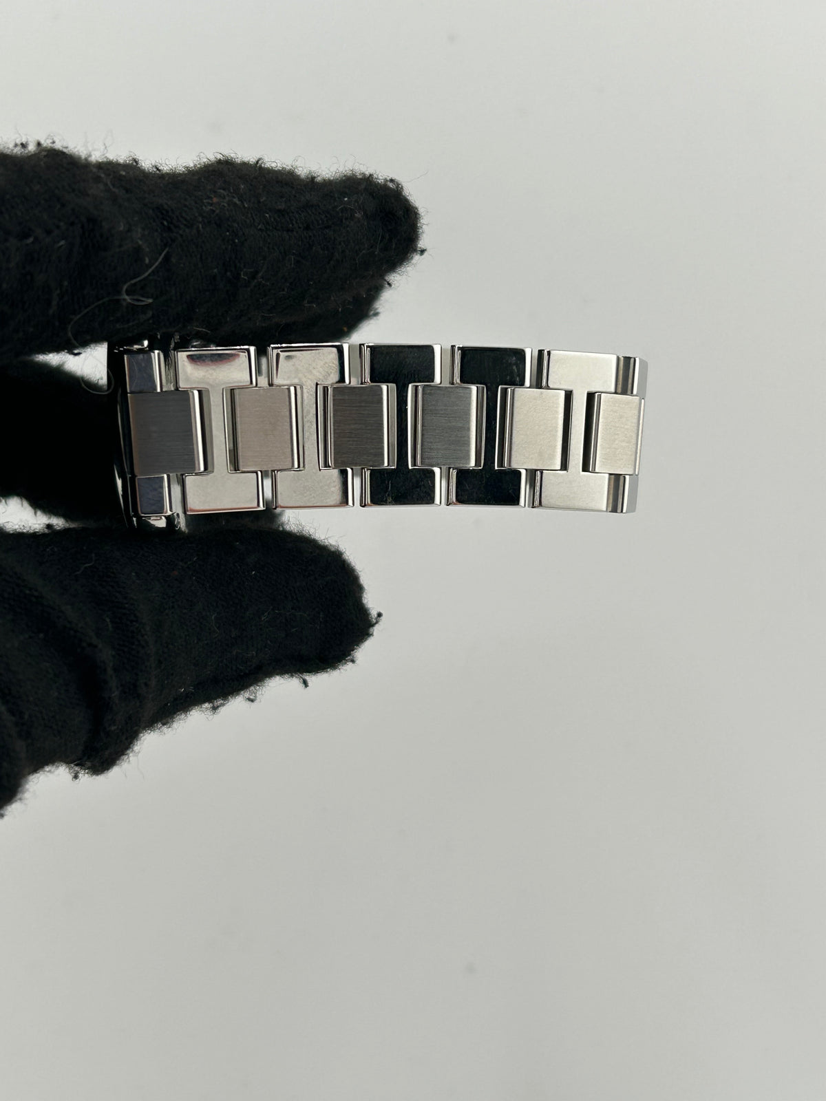 Cartier Ronde Solo White Roman Numerals Dial on Stainless Steel Bracelet Ref. W6701004 Papers 2014 — view 5