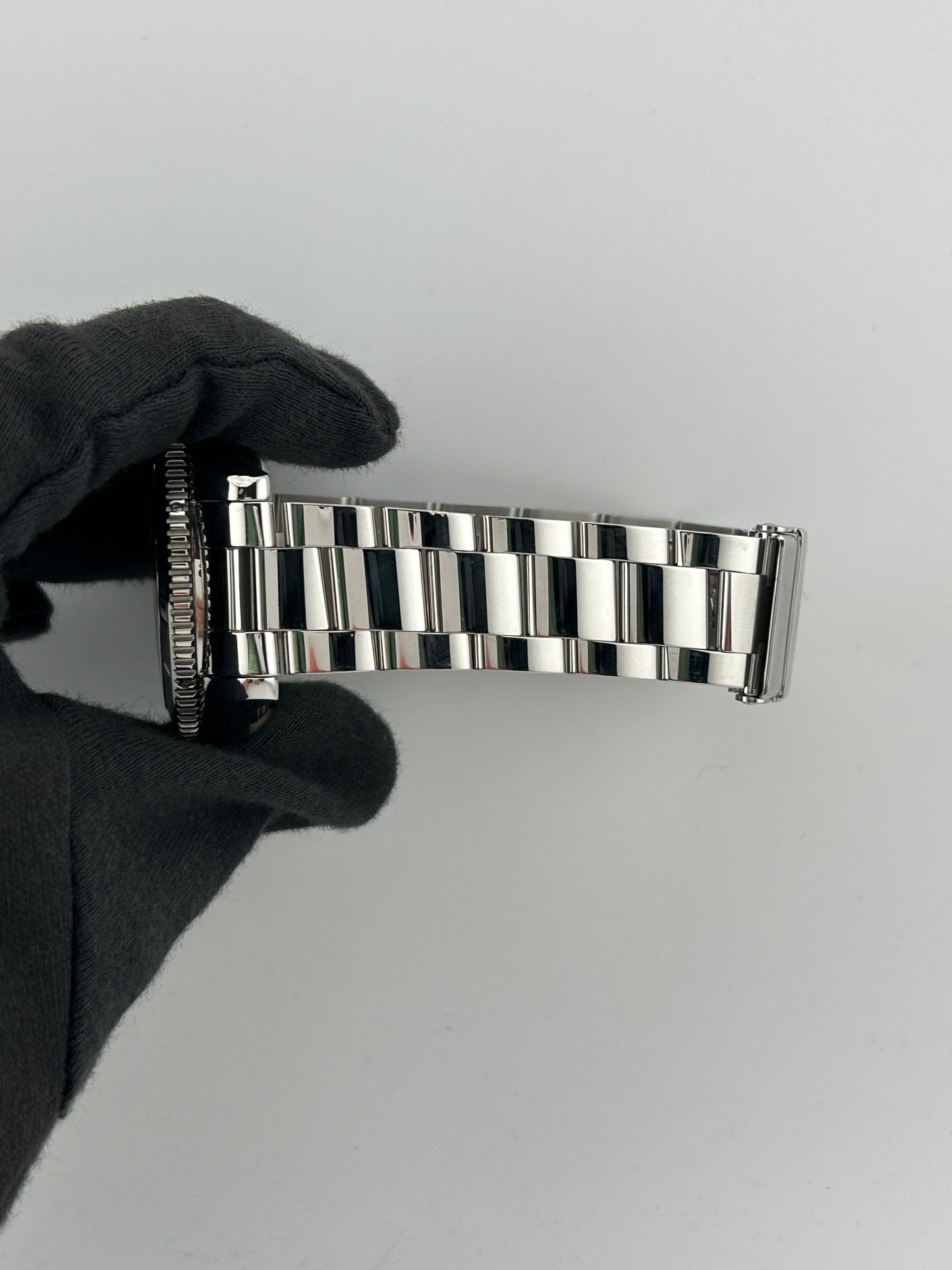 Breitling Superocean Abyss Black Orange Dial on Stainless Steel Ref. A17364 — view 5