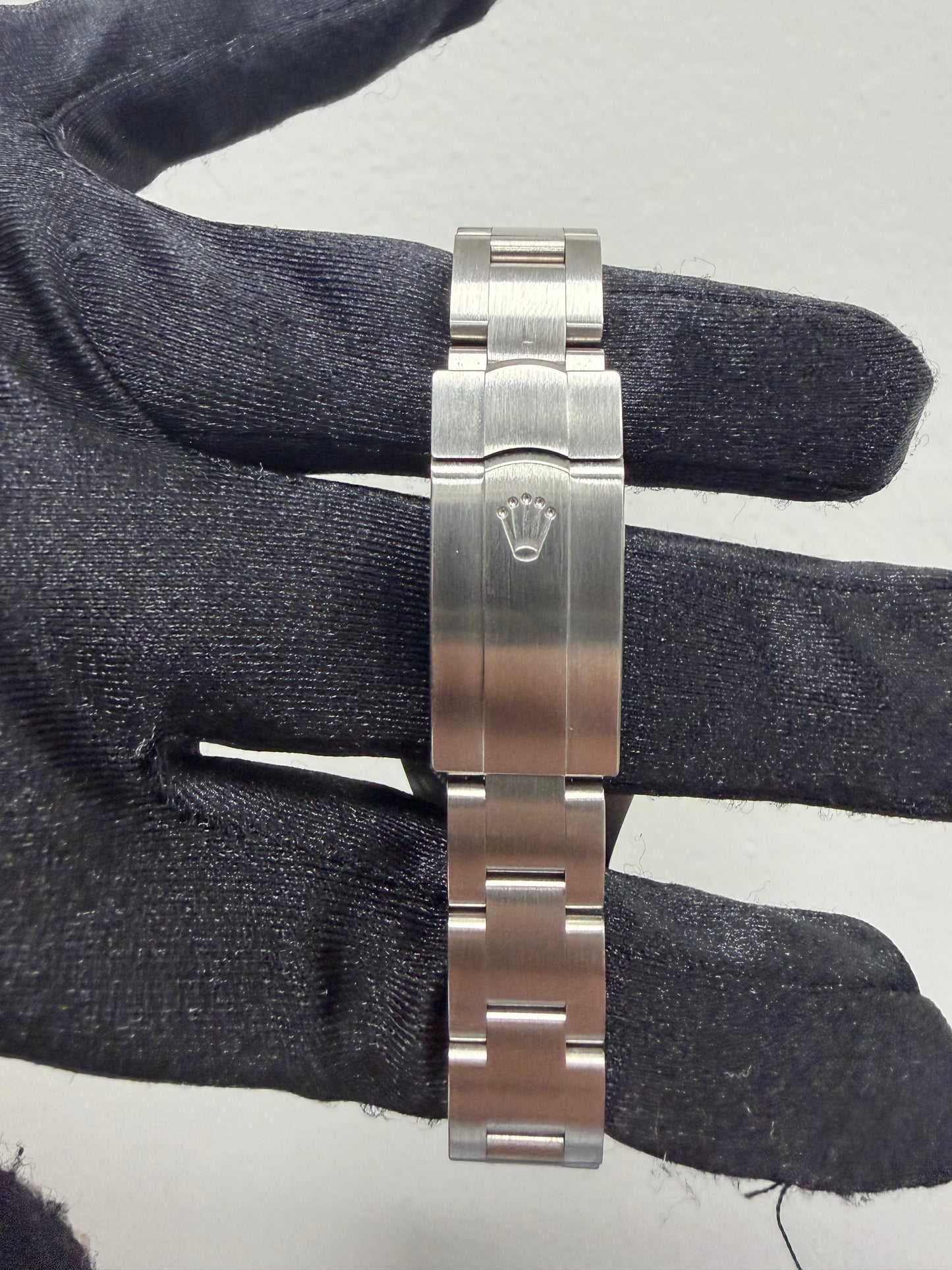 Rolex Oyster Perpetual 28 Med Blue Dial on Oyster Ref. 276200 Card 2025 — view 3