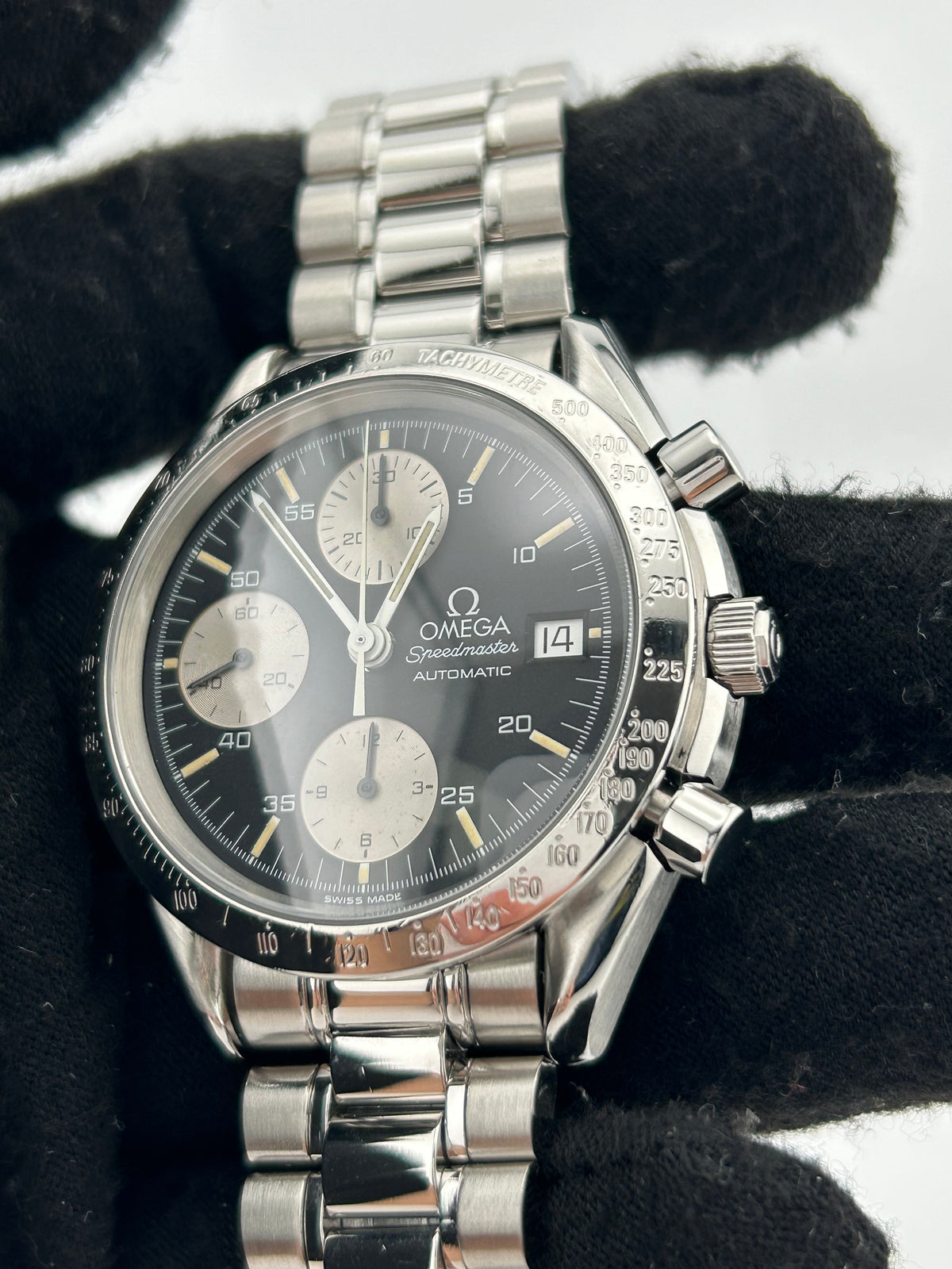 Omega Speedmaster Date Black Dial on Stainless Steel Bracelet Ref. 3511.50 — view 3