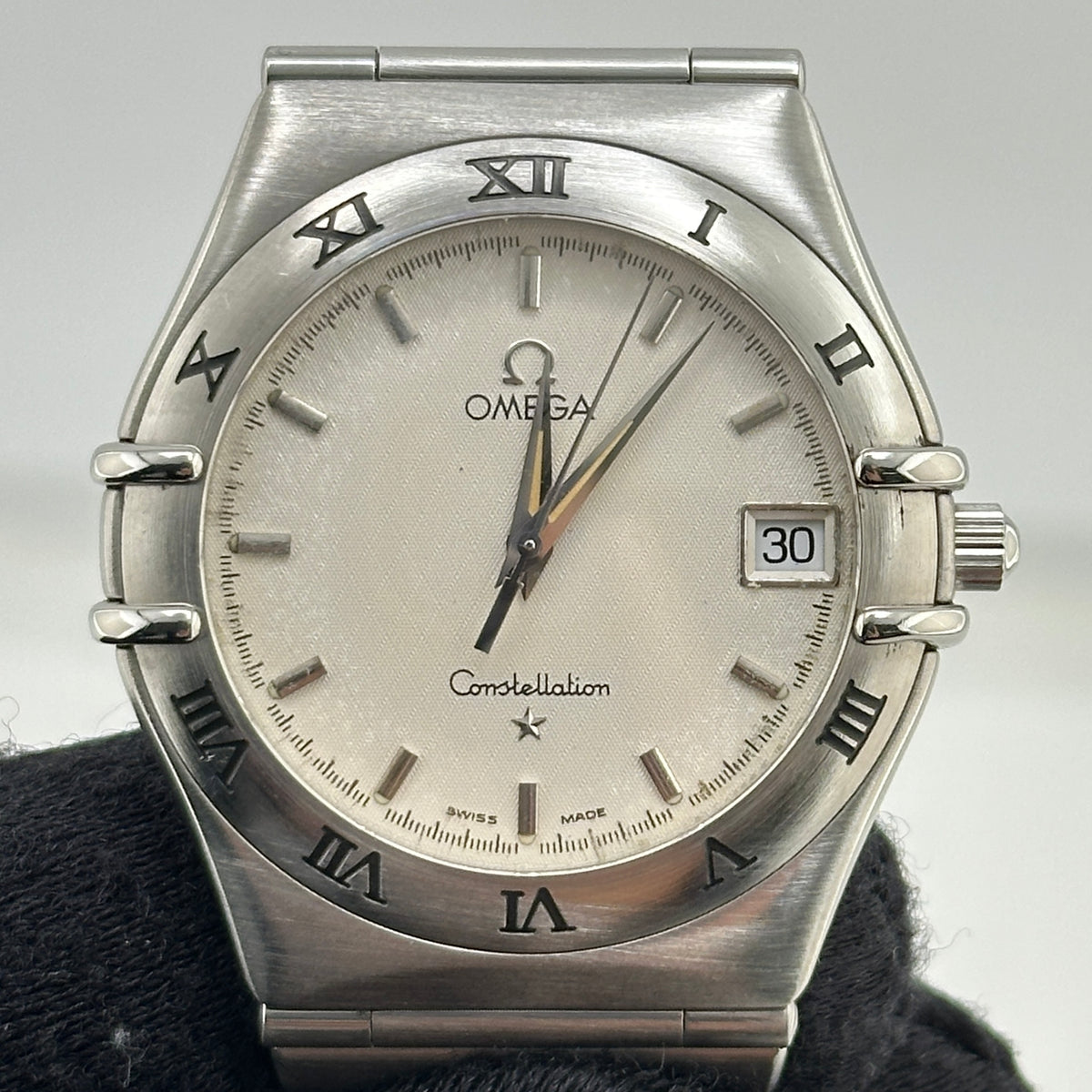 Omega Constellation Ivory / Stained Dial on Stainless Steel Bracelet Ref. 1512.30.00 — view 3