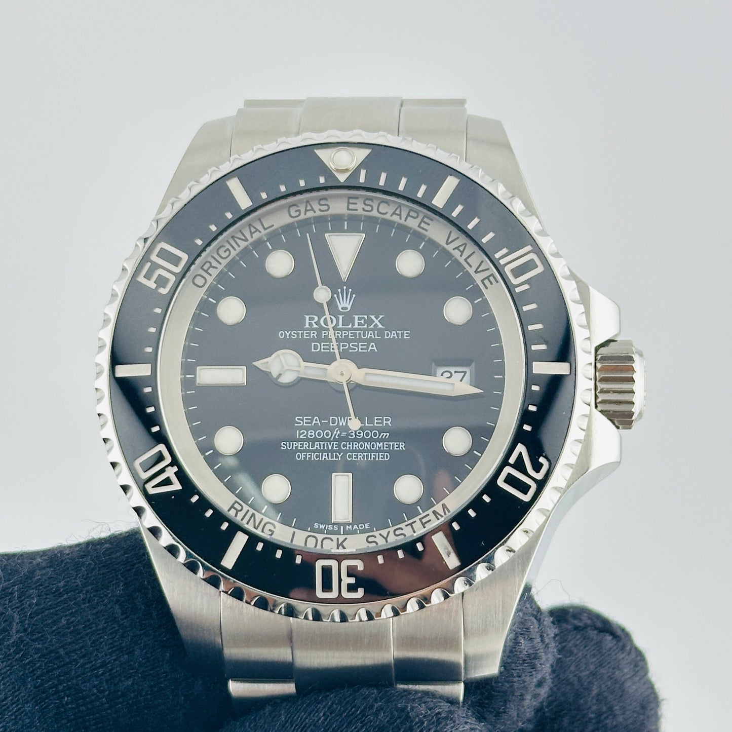 Rolex Sea-Dweller Deepsea Black Dial on Oyster Bracelet Ref. 116660 Card 2009 — view 3