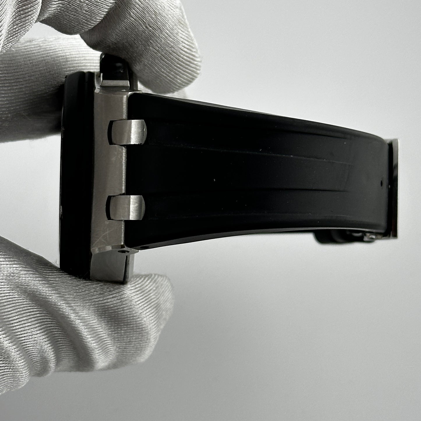 Audemars Piguet Royal Oak Offshore Black Dial on Rubber Strap Ref. 25940SK.OO.D002CA.03 — view 4