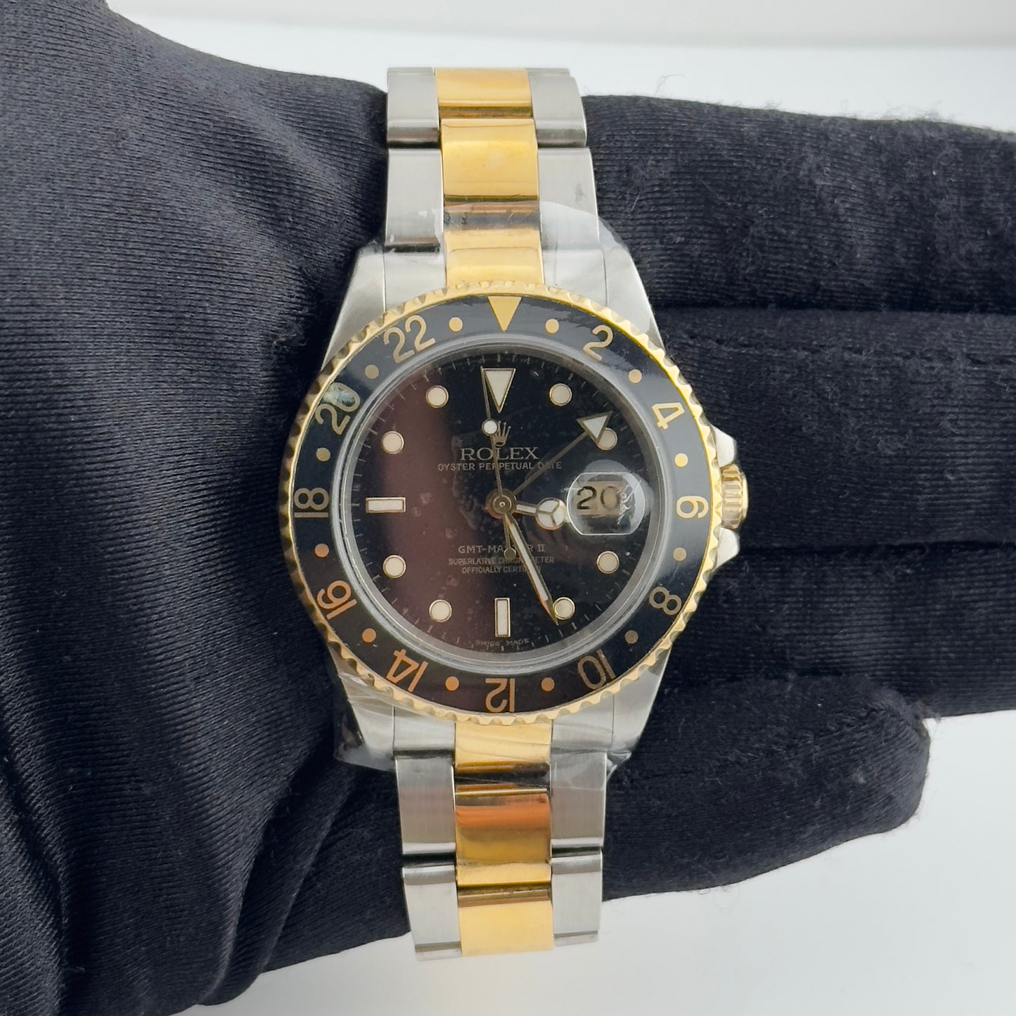 Rolex GMT Master II Black Dial on Oyster Ref. 16713 1999 — view 2