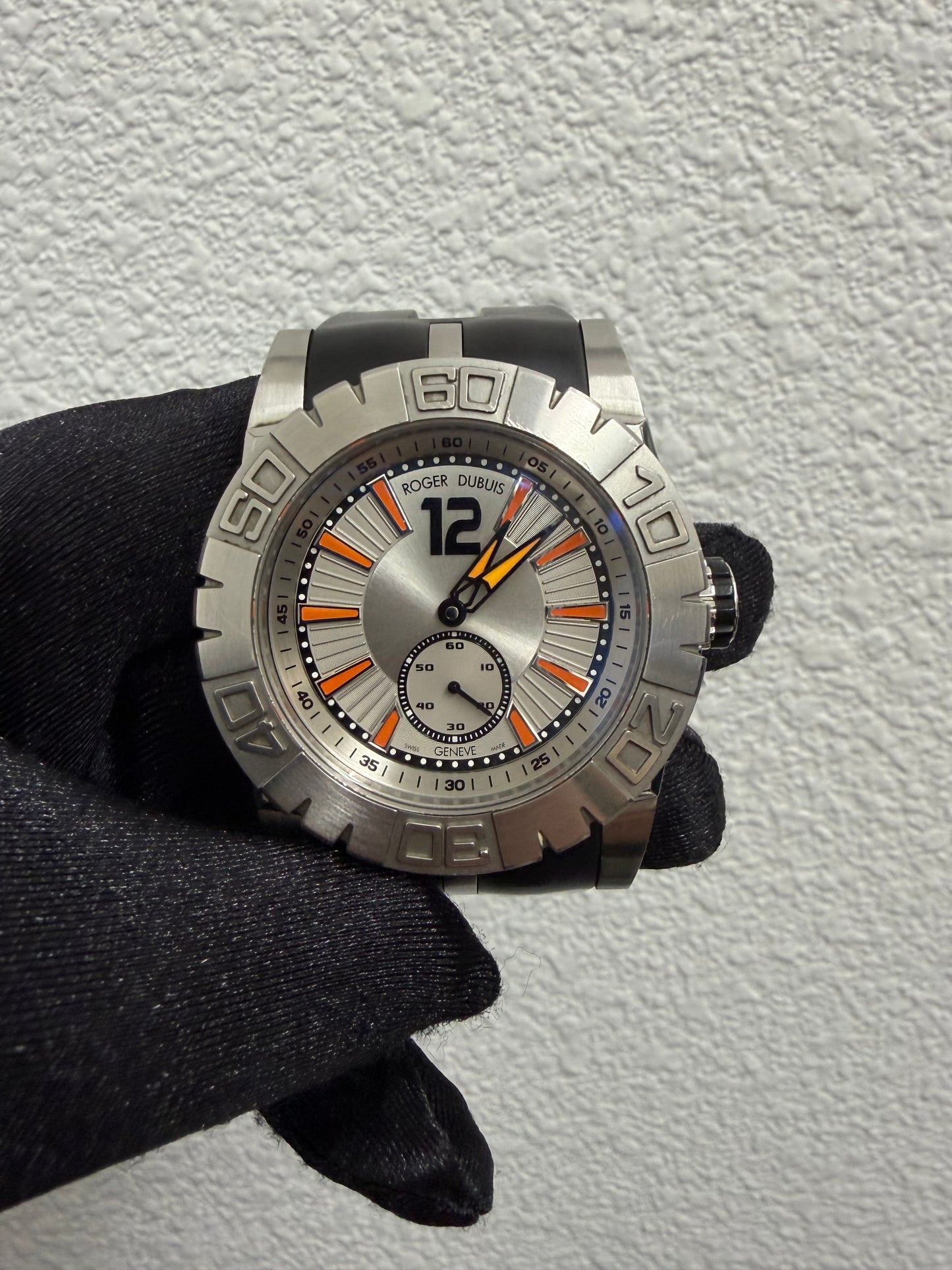 Roger Dubuis Easy Diver Silver Dial on Rubber Ref. RDDBSE0256 — view 2