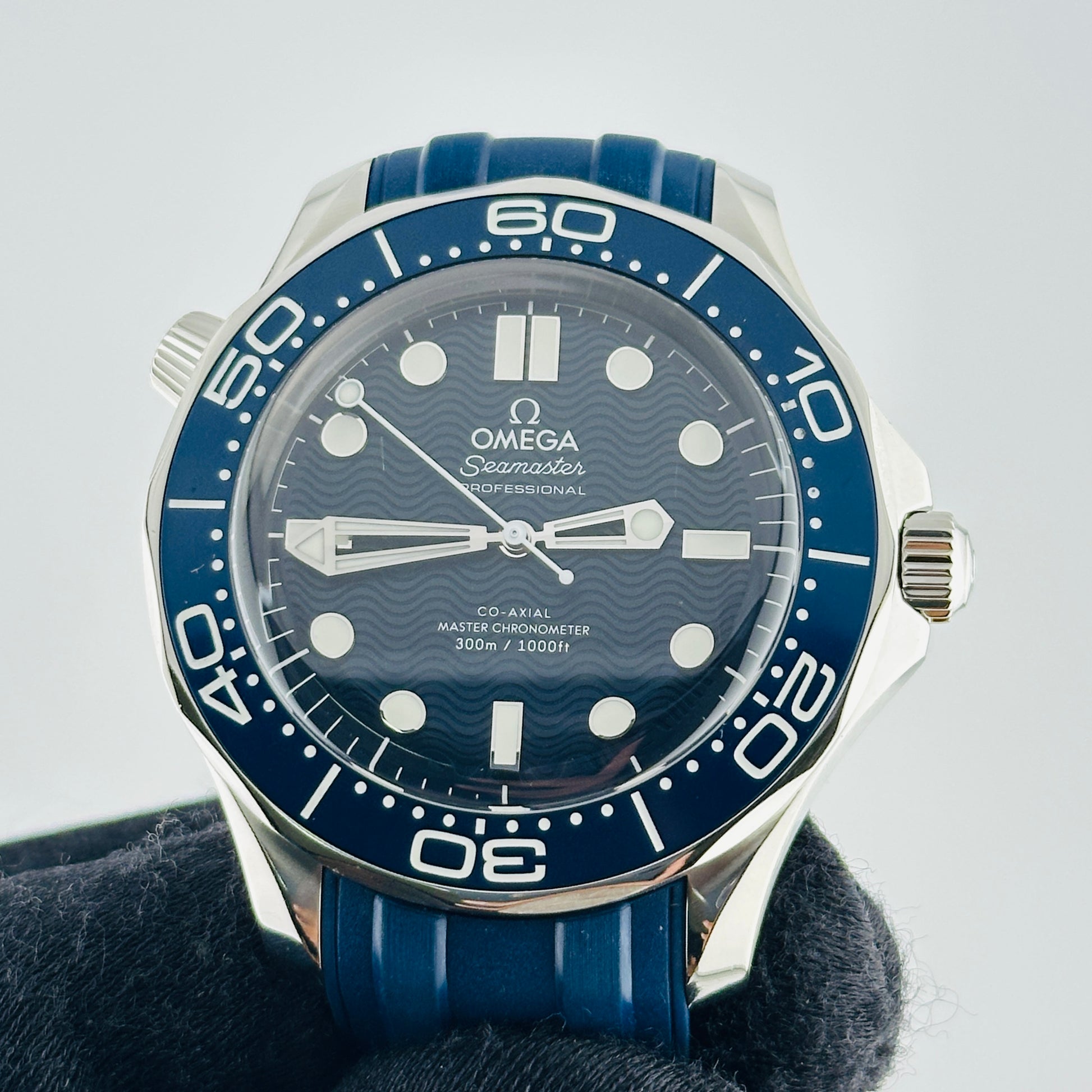 Omega Seamaster Diver James Bond Blue Dial on Rubber Band Ref. 210.30.42.20.03.002 — view 3