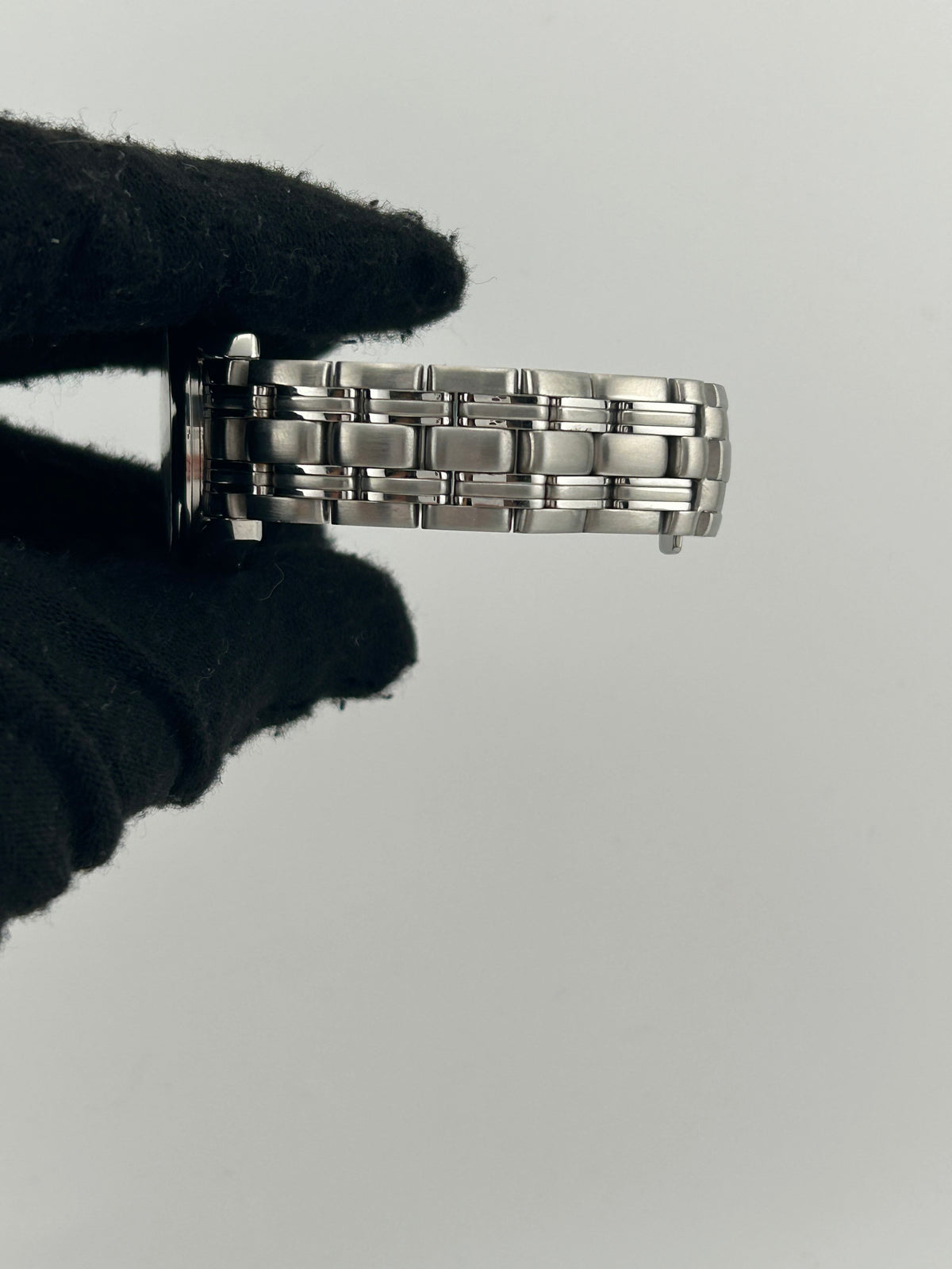 Omega Seamaster Date Silver Wave Motif Dial on Stainless Steel Bracelet Ref. 2571.31 — view 5