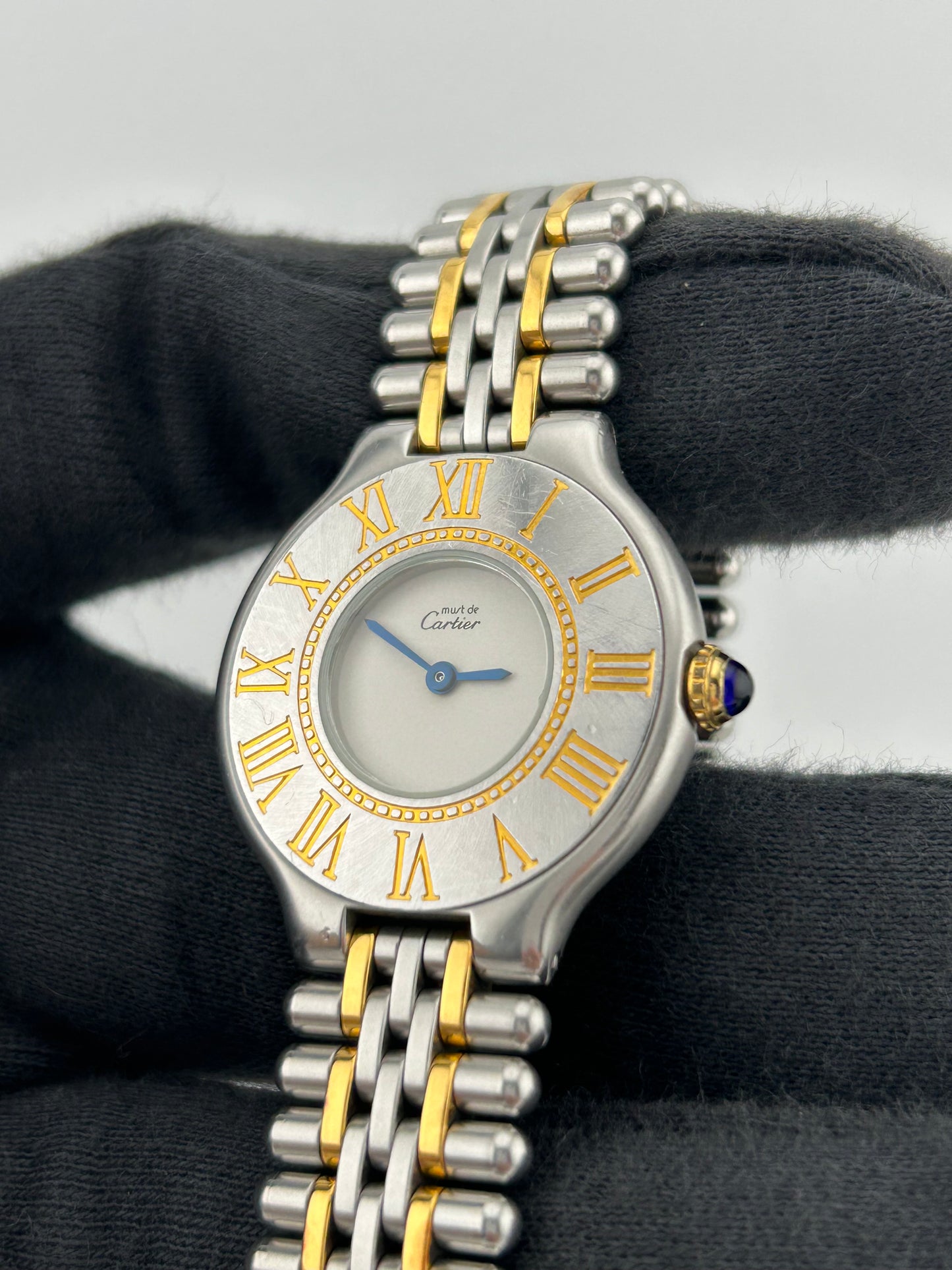Cartier Montres 21 Must de Cartier Silver Dial on Stainless Steel & Yellow Gold Ref. 1340 Papers 1988 — view 2