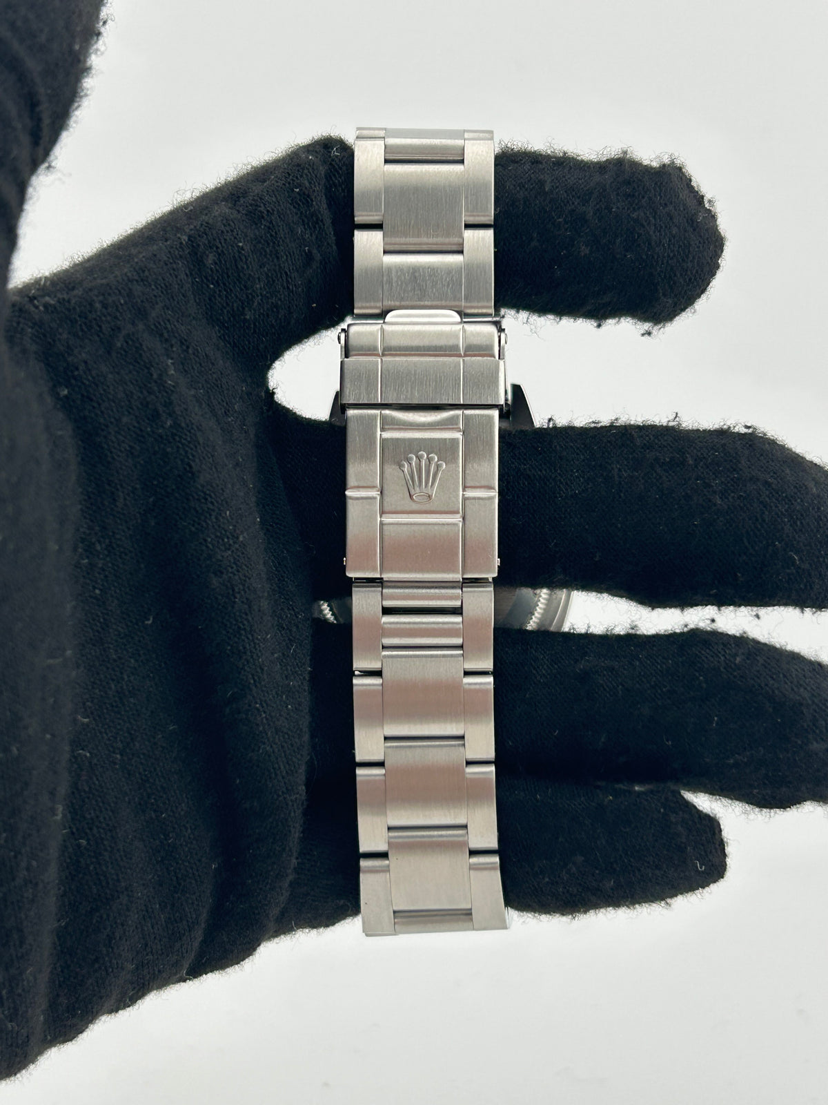 Rolex Explorer I Black Dial on Oyster Steel Bracelet Ref. 114270 Card 2008 — view 4