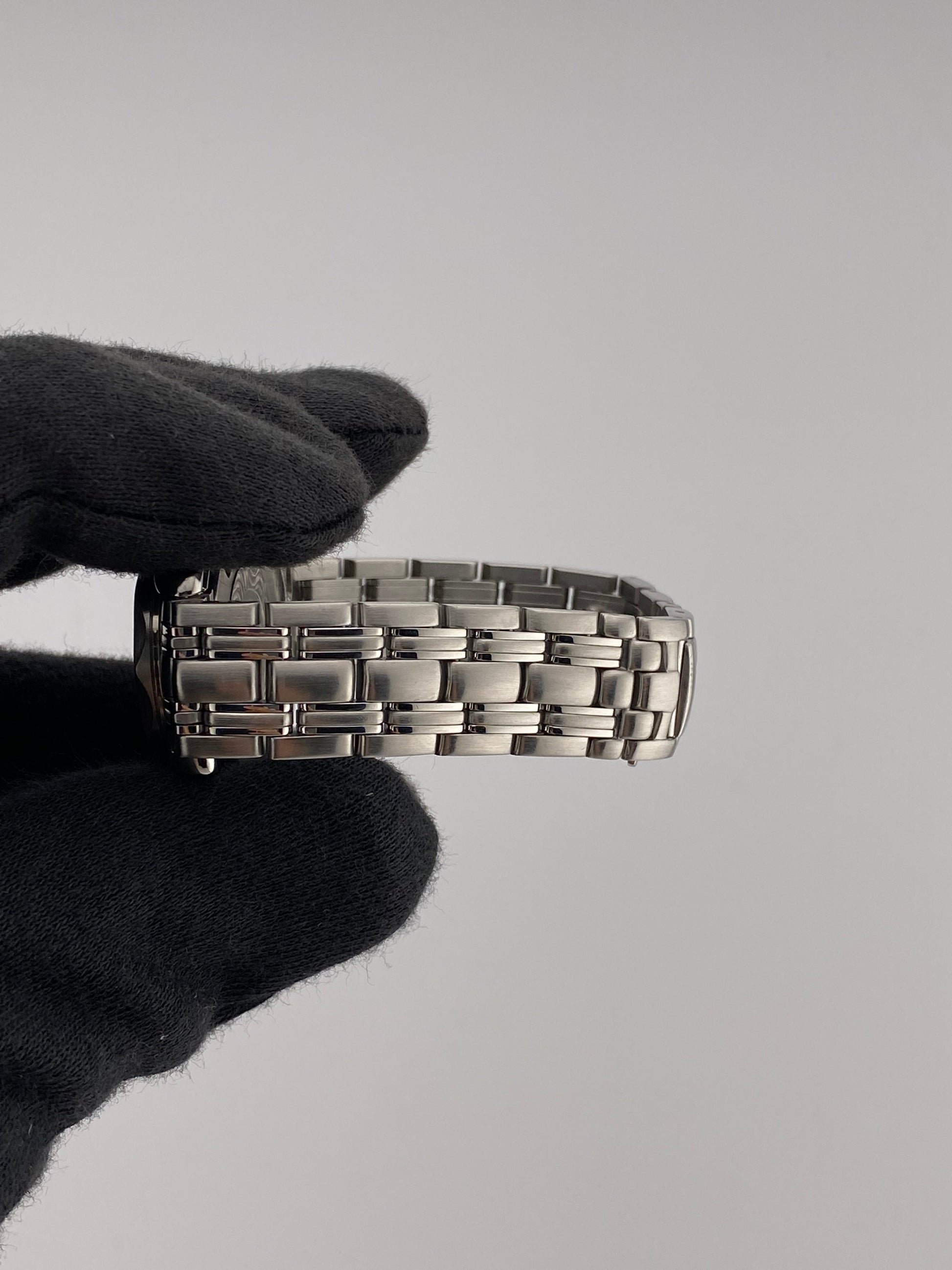 Omega Seamaster White Dial on Stainless Steel Bracelet Ref. 2583.20.00 — view 4