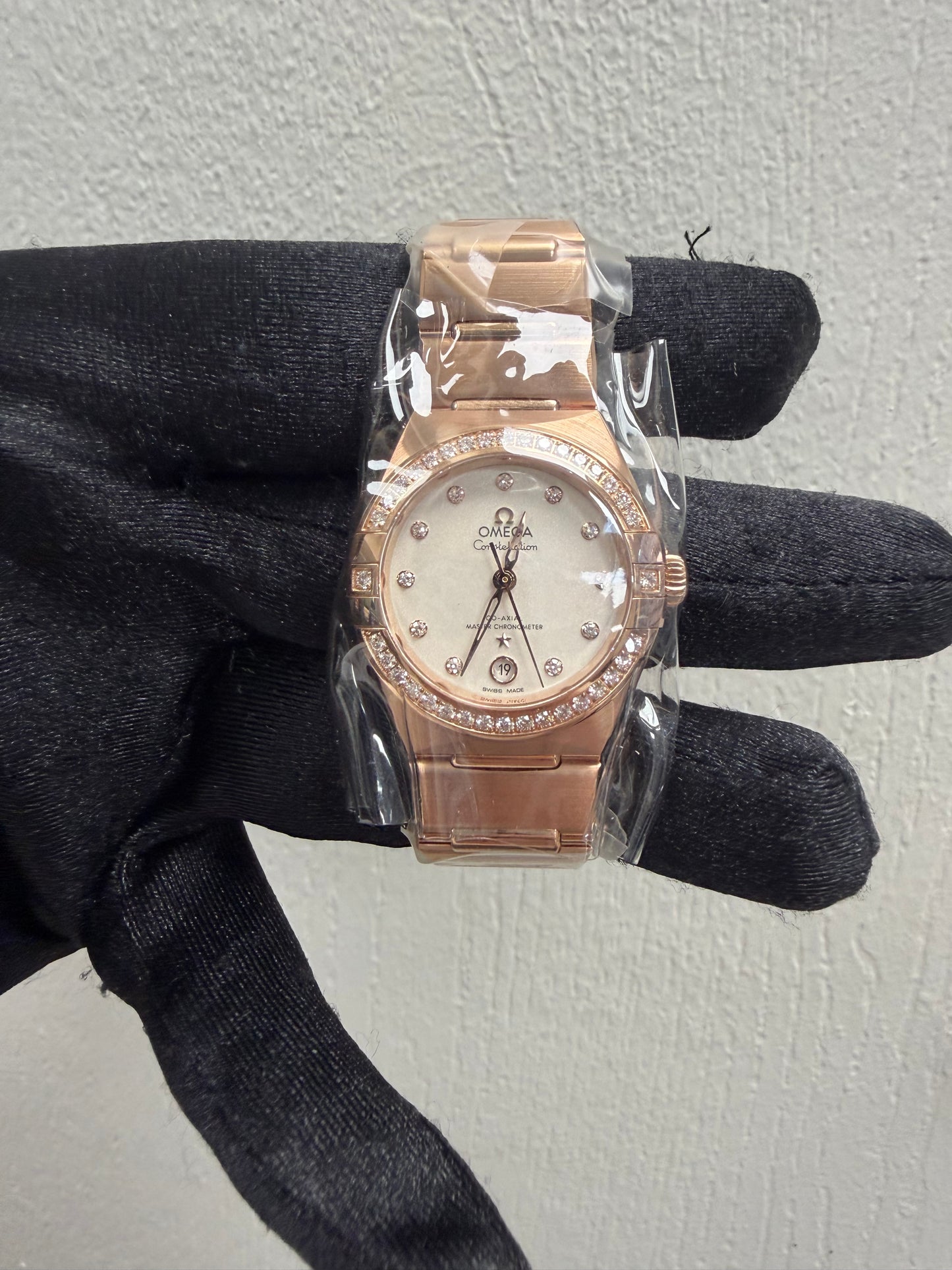 Omega Constellation Silver Diamond Dial Ref. 131.55.29.20.52.001 Card Open Date — view 2