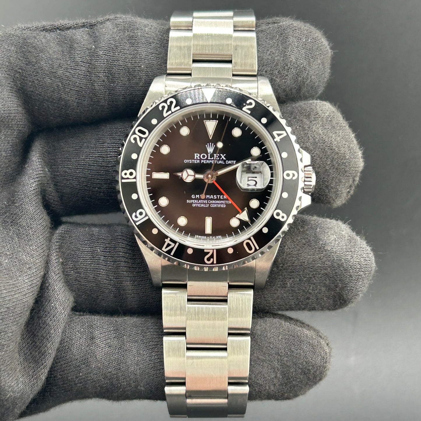 Rolex GMT-Master Black Dial on Oyster Ref. 16700 Papers 2000 — view 2