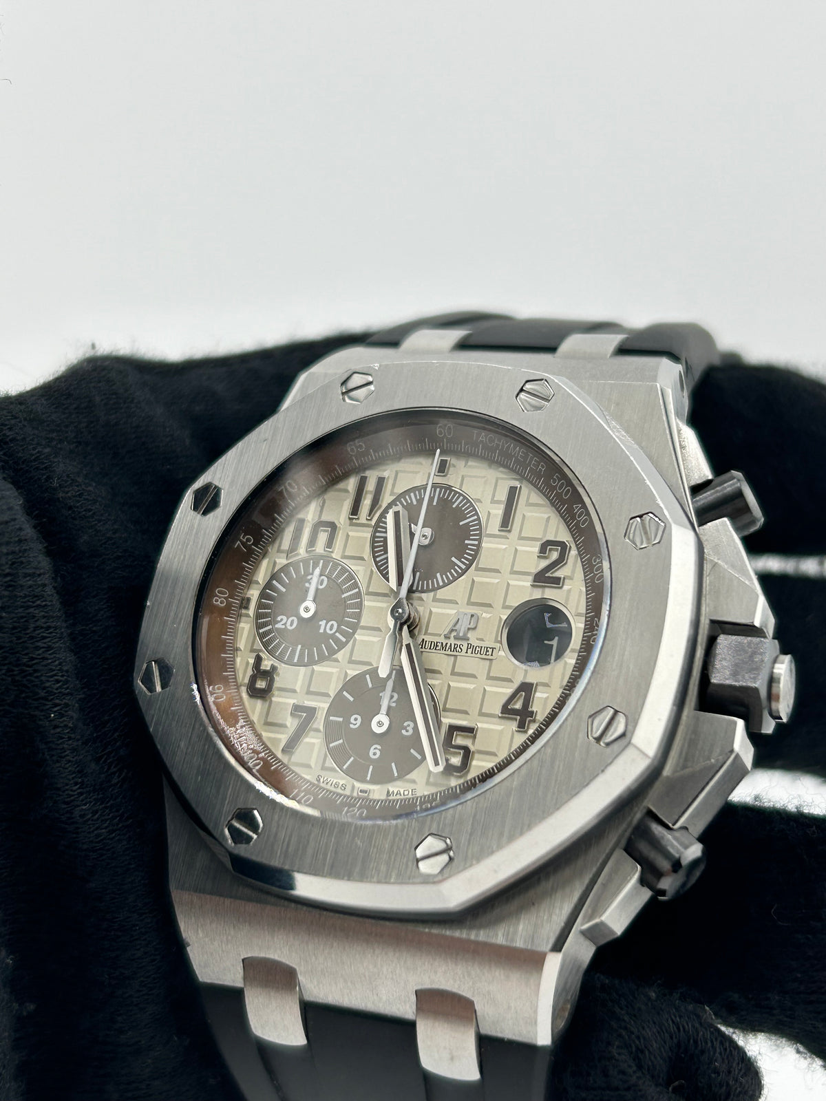 Audemars Piguet Offshore Selfwinding Chronograph Ivory / Cream Dial on Leather Strap Ref. 26470ST.OO.A801CR.01 Complete 2016 — view 3