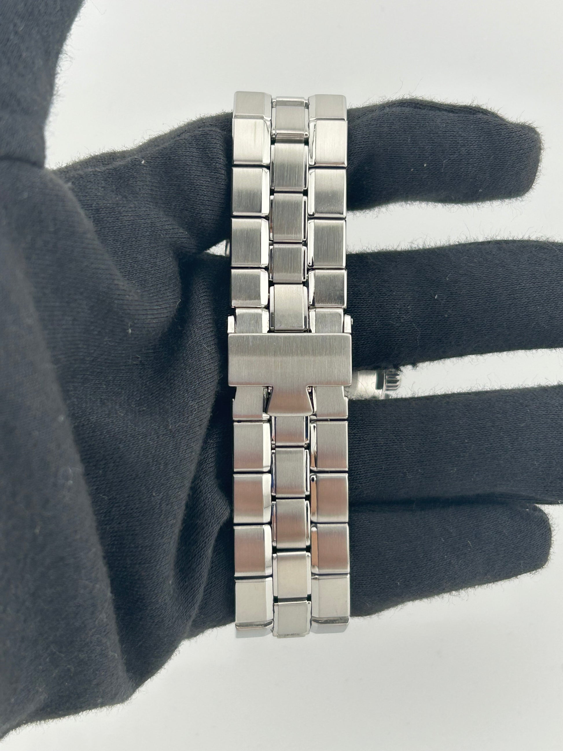 Vacheron Constantin Overseas Silver Dial on Stainless Steel Ref. 49140/423A-8790 Complete 2004 — view 4