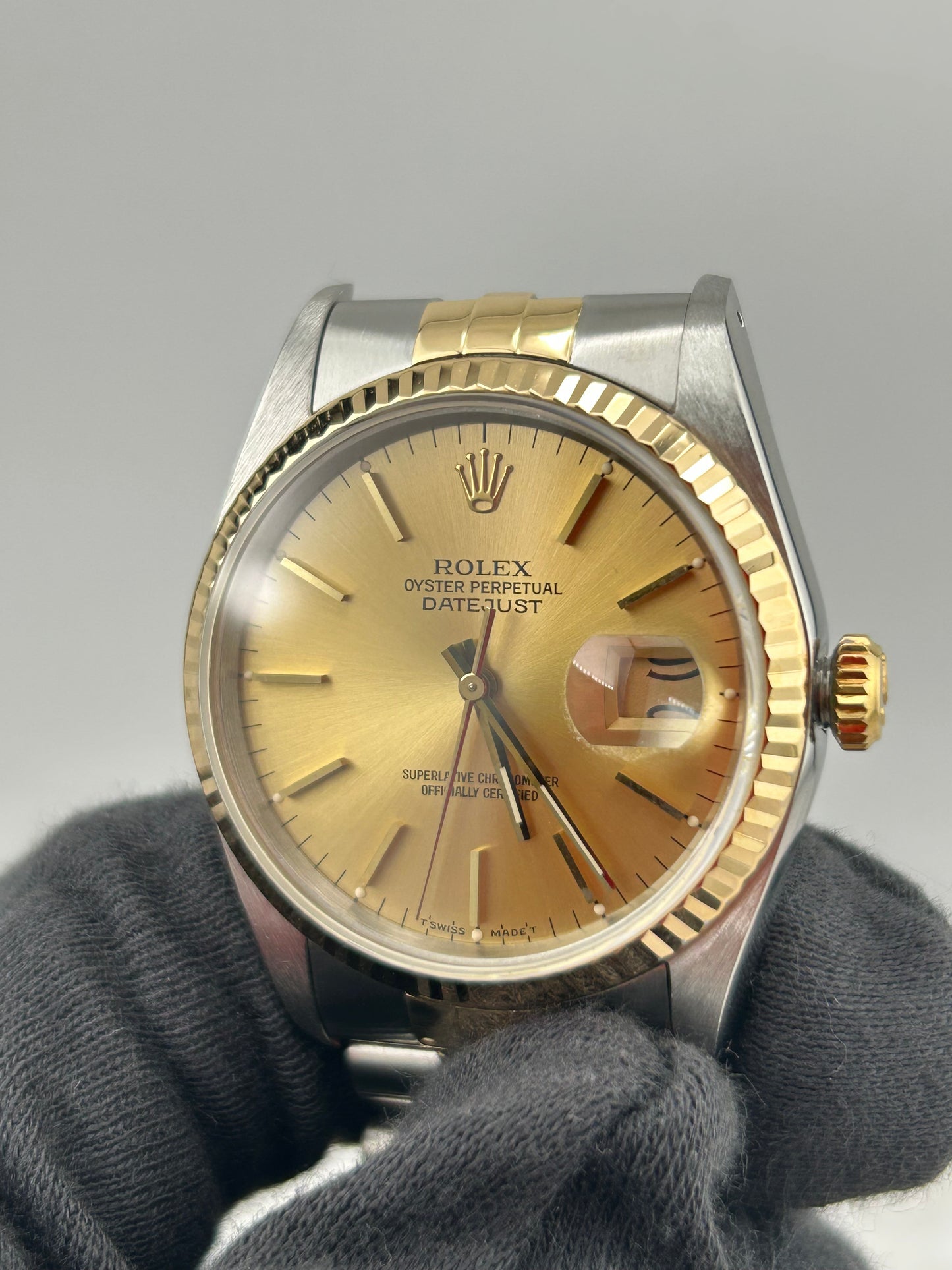 Rolex Datejust Gold Dial on Jubilee Ref. 16233 Papers 1994 — view 3