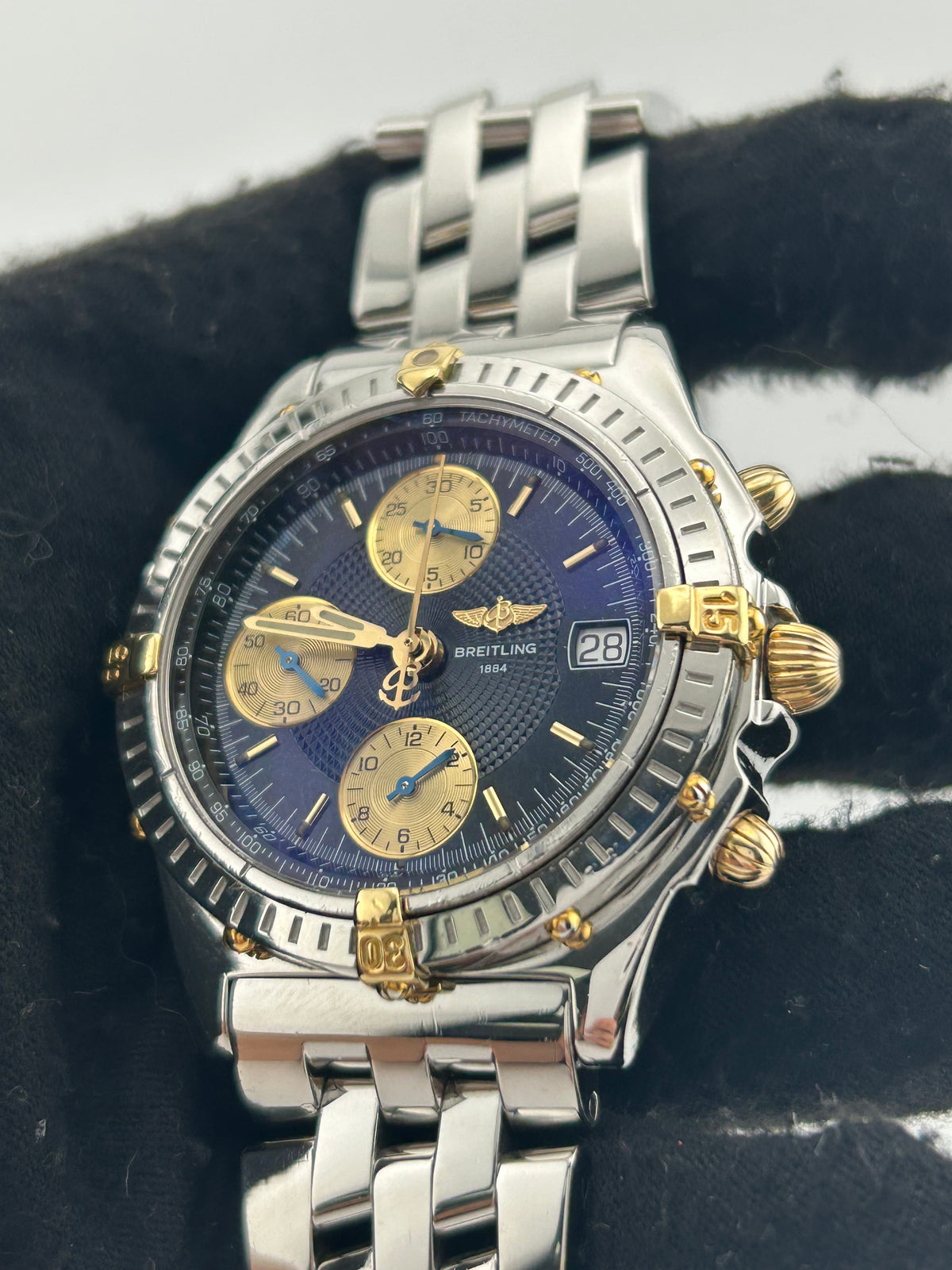 Breitling Chronomat Black Dial on Stainless Steel Bracelet Ref. B13050.1 — view 3