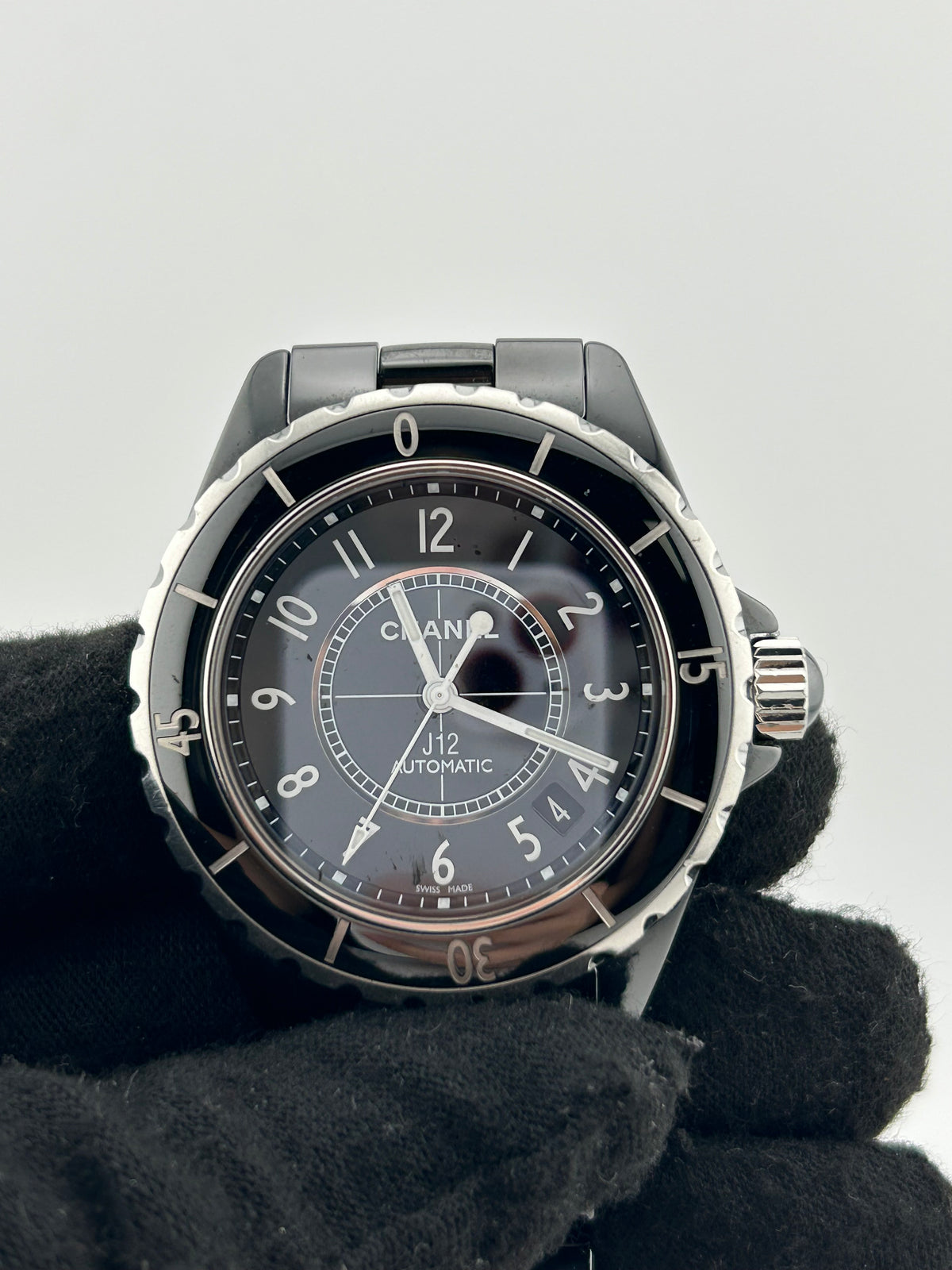 Chanel J12 Black Dial on Ceramic And Steel Bracelet Ref. H0685 Complete 2011 — view 3