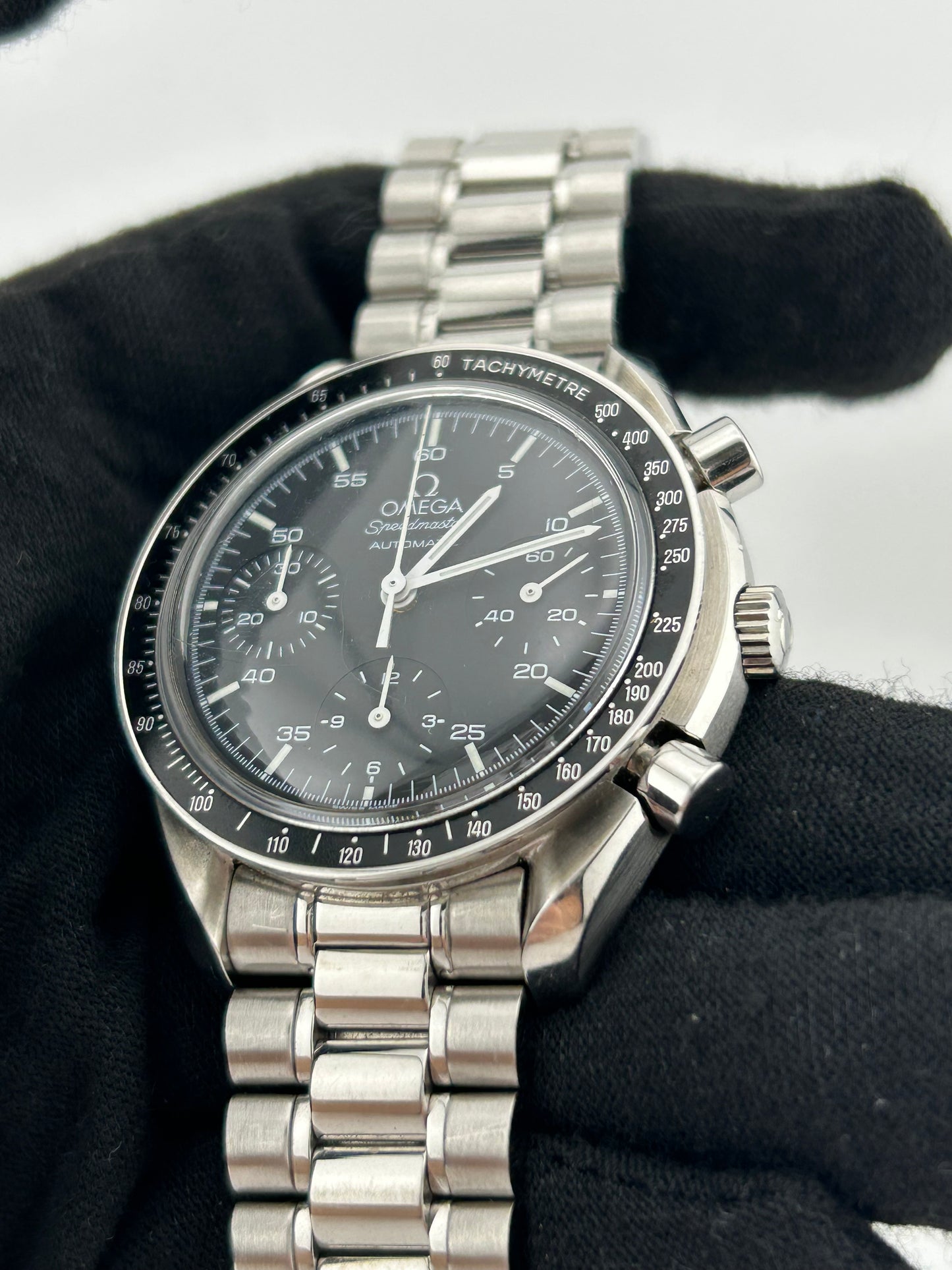 Omega Speedmaster Reduced Black Dial on Stainless Steel Bracelet Ref. 3510.5 — view 3