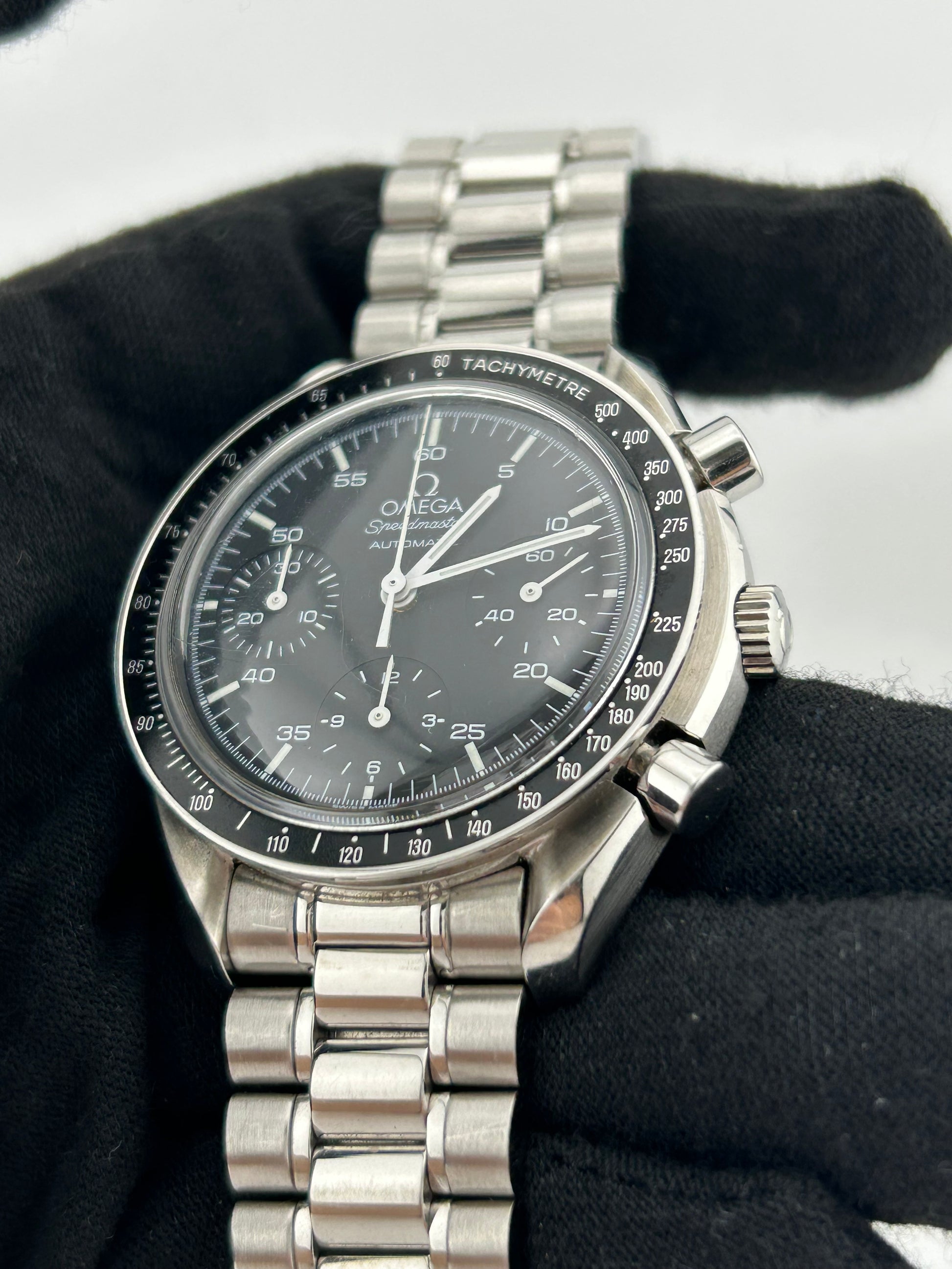 Omega Speedmaster Reduced Black Dial on Stainless Steel Bracelet Ref. 3510.5 — view 3