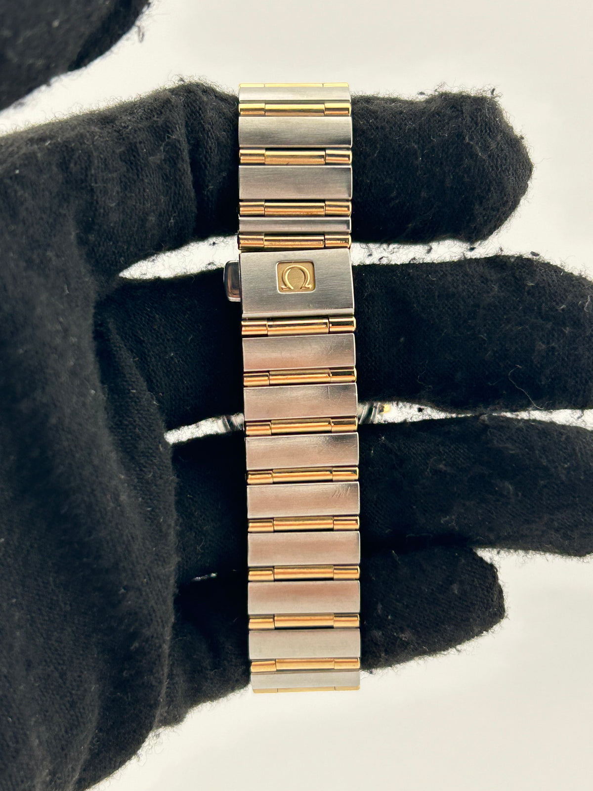 Omega Constellation White Mop Dial on 2 Tone Bracelet Ref. 1272.70 — view 4