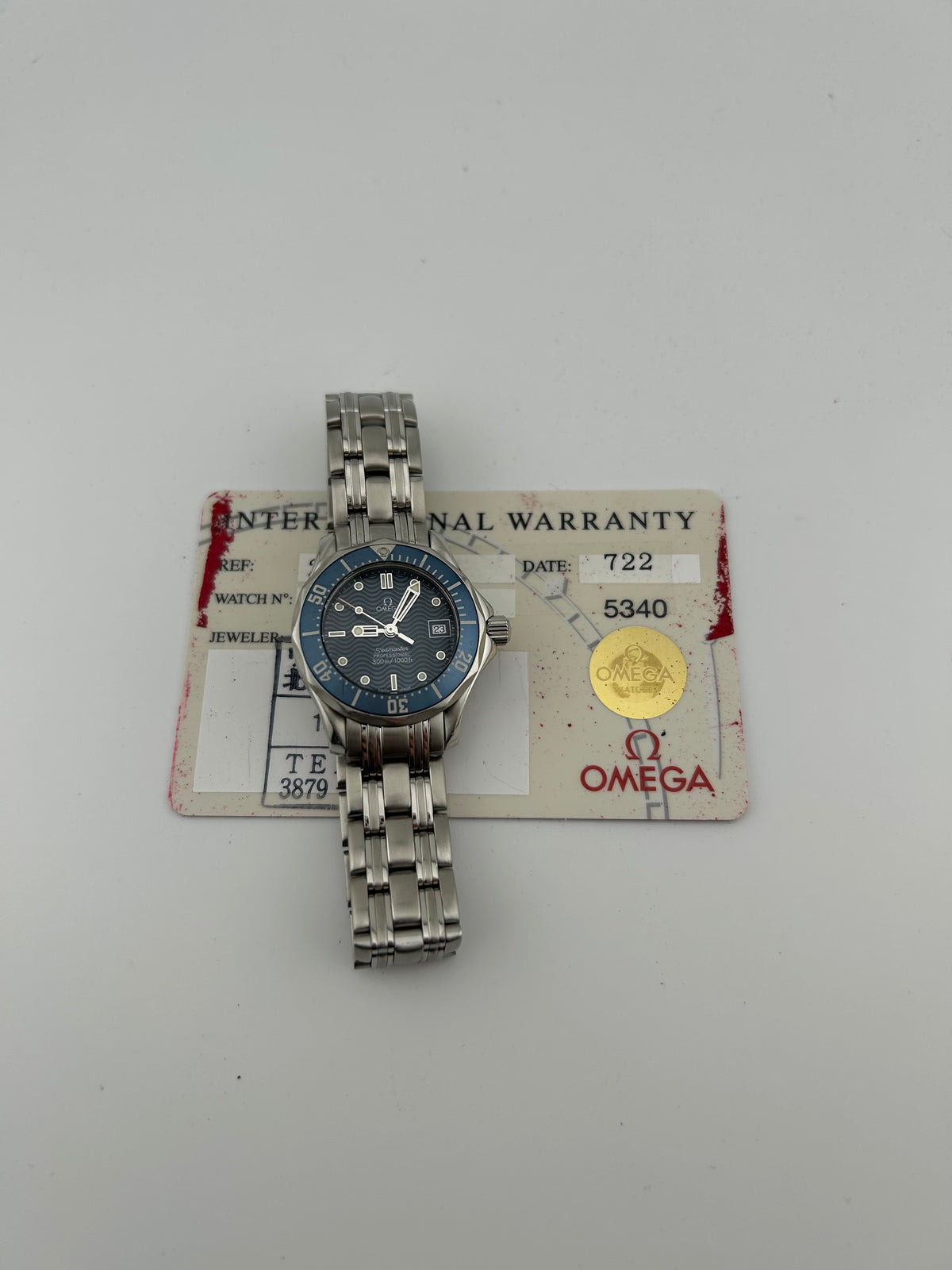 Omega Seamaster Blue Wave Motif Dial on Stainless Steel Bracelet Ref. 2583.80.00 Card 2013 — view 7