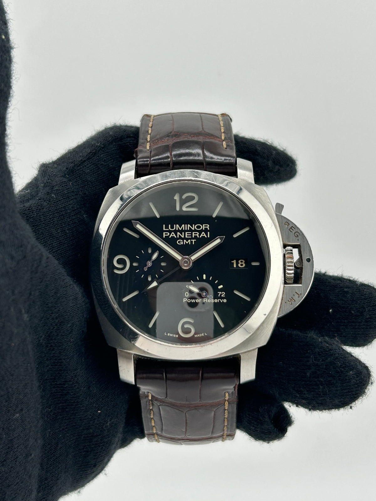 Panerai Luminor GMT Black Dial on Leather Ref. PAM00321 Complete 2015 — view 2