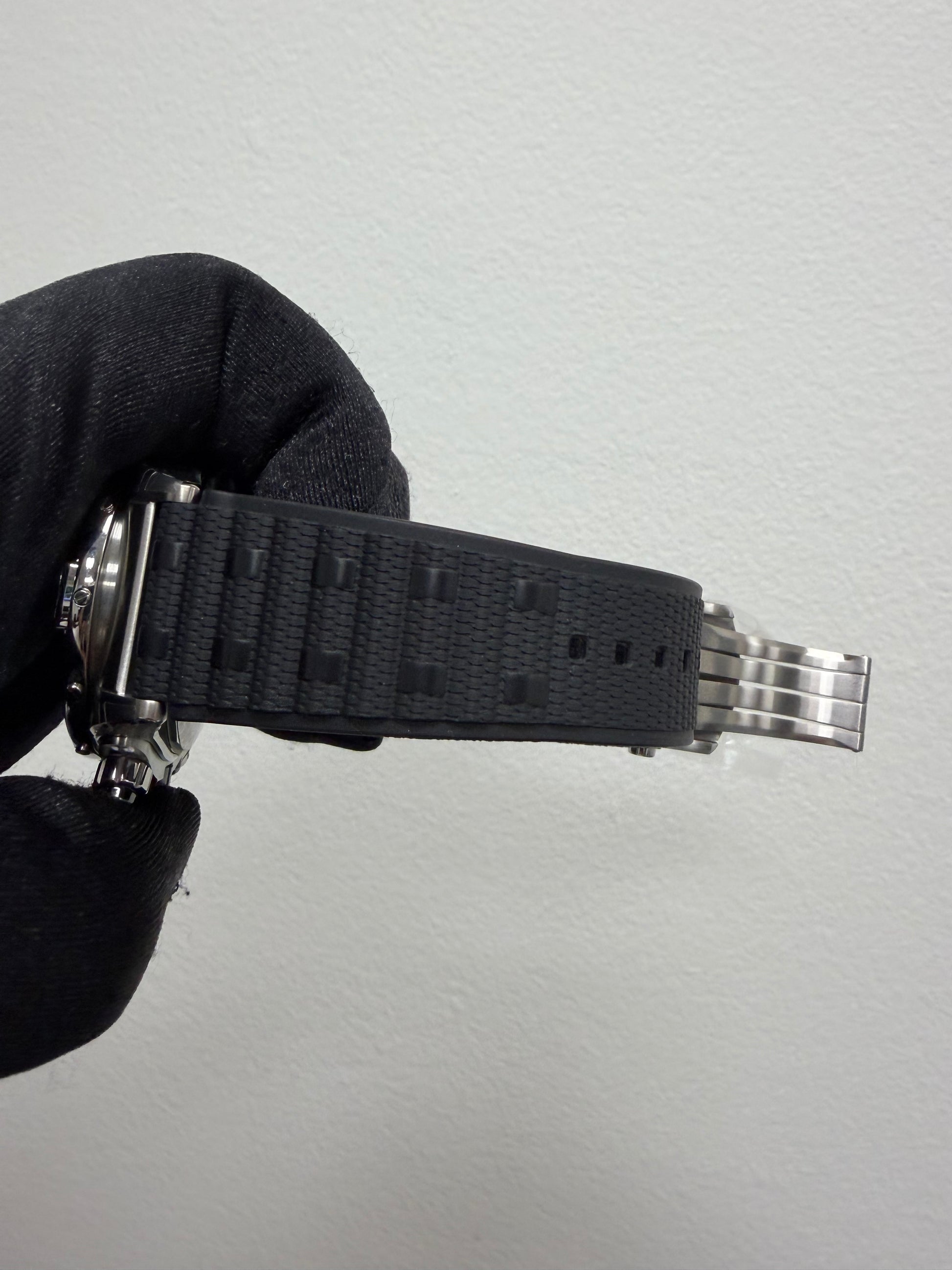 Breitling Super Chronomat B01 Anthracite Dial on Rubber Strap Ref. EB0136251M1S1 Card 2026 — view 3