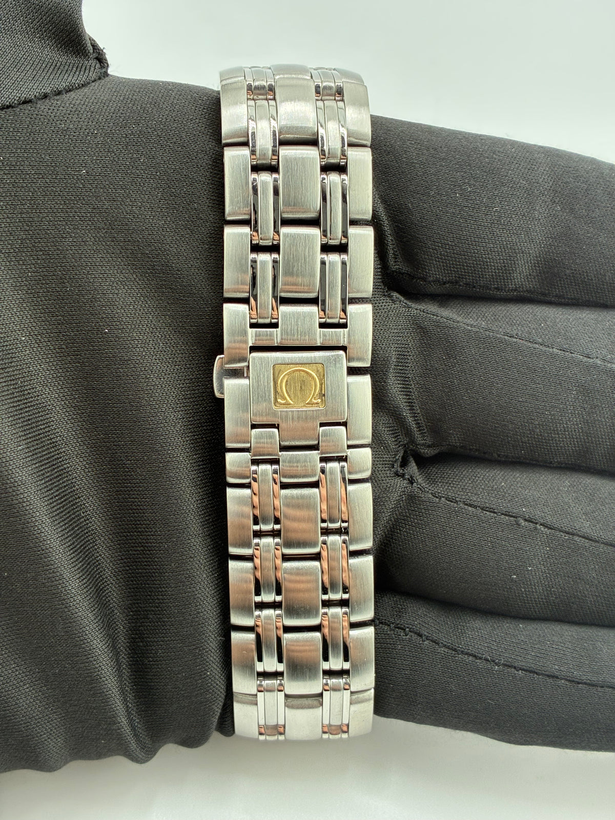 Omega Seamaster 120 M Silver Dial on Stainless Steel Bracelet Ref. 2511.21 — view 4