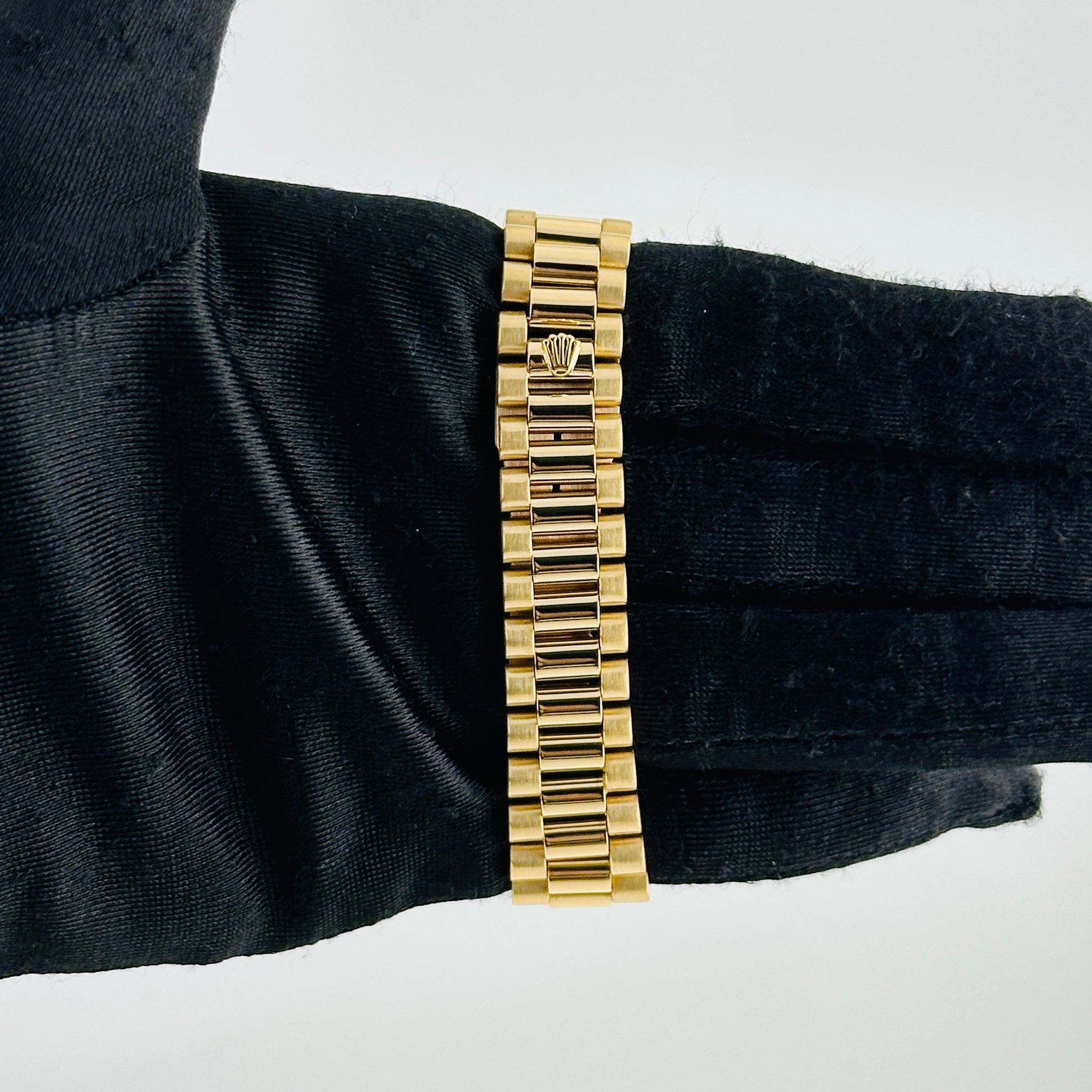Rolex Datejust Gold Dial on President Ref. 6827 1983 — view 3