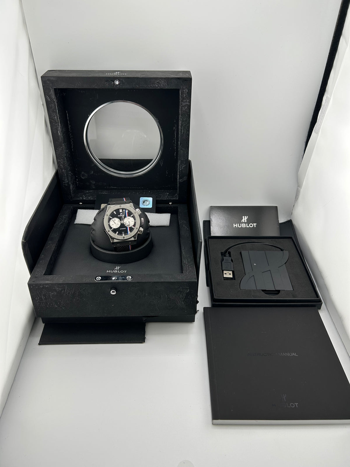 Hublot Classic Fusion Black Dial on Rubber Fold Clasp Ref. 521.NX.1472.VR.TRA14 Complete 2014 — view 6