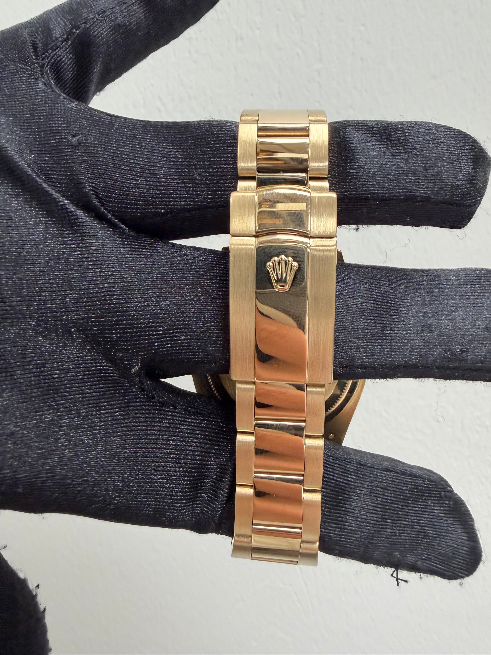 Rolex Sky Dweller Champagne Sunray Arabic Dial on Oyster Bracelet Ref. 326938 Card 2018 — view 3