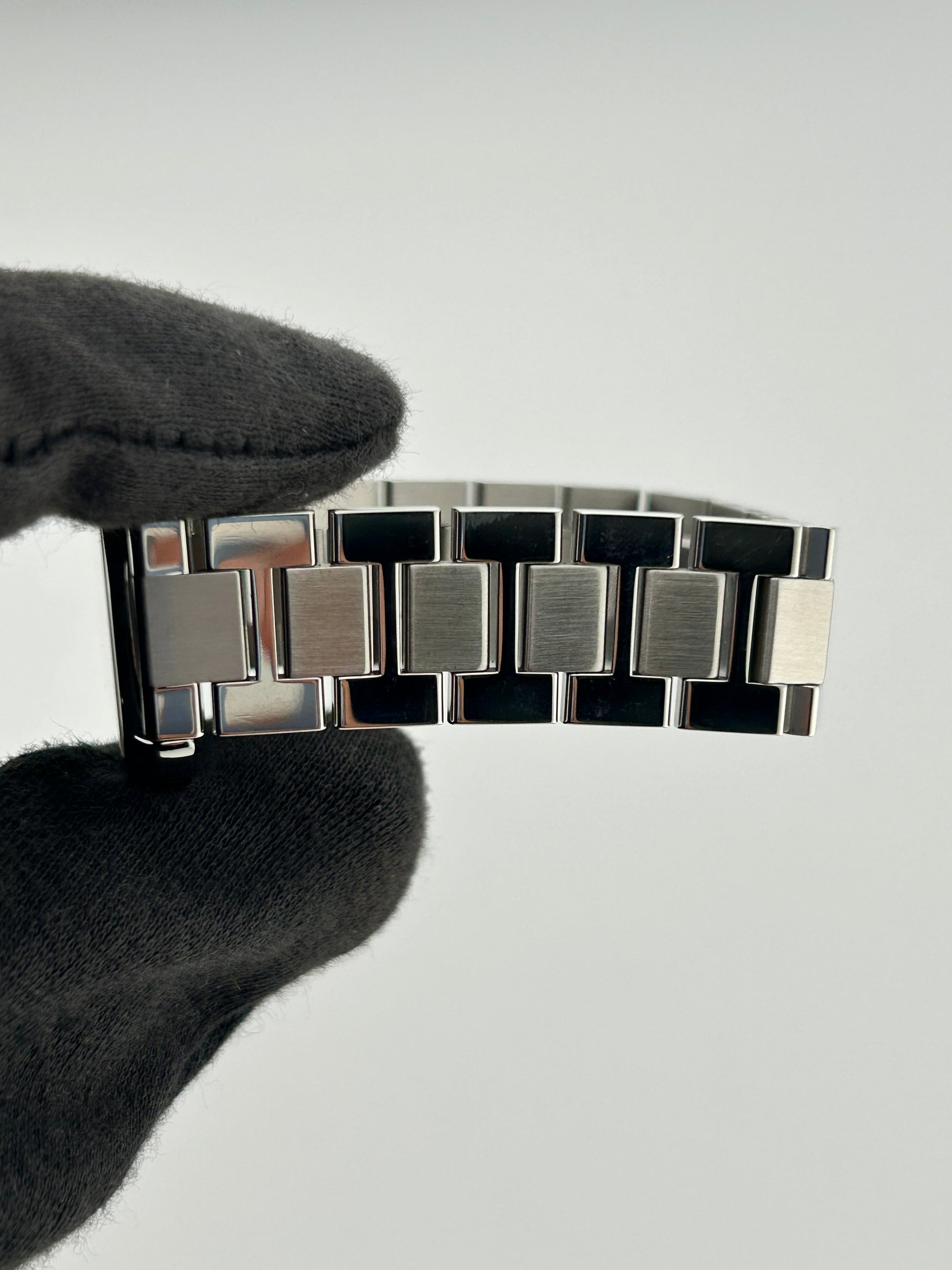 Cartier Ronde Solo Silver Dial on Stainless Steel Ref. W6701004 — view 5