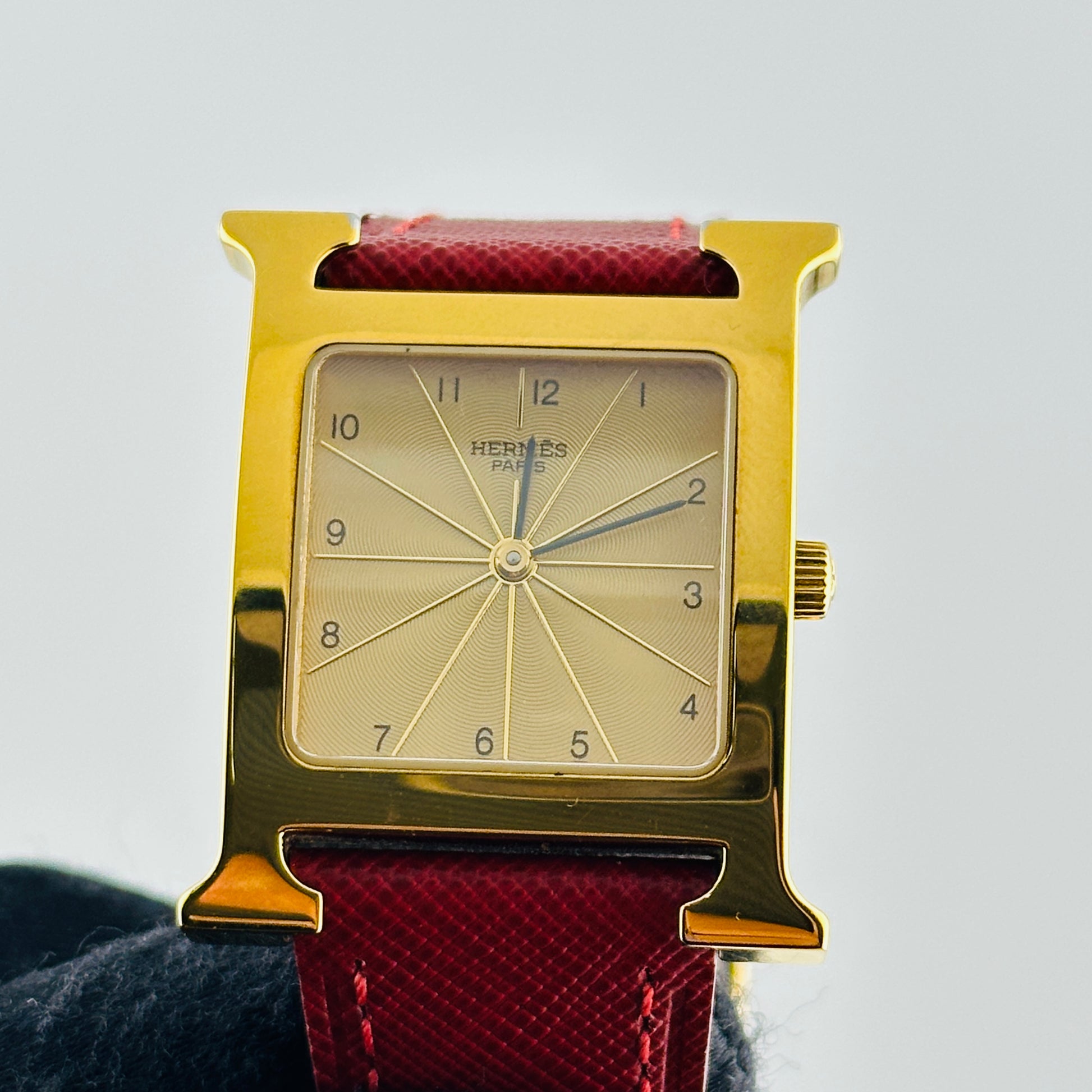Hermes Heure H Champagne / Arabic Numerals Dial on Generic Leather Band Ref. HH1.501 — view 3
