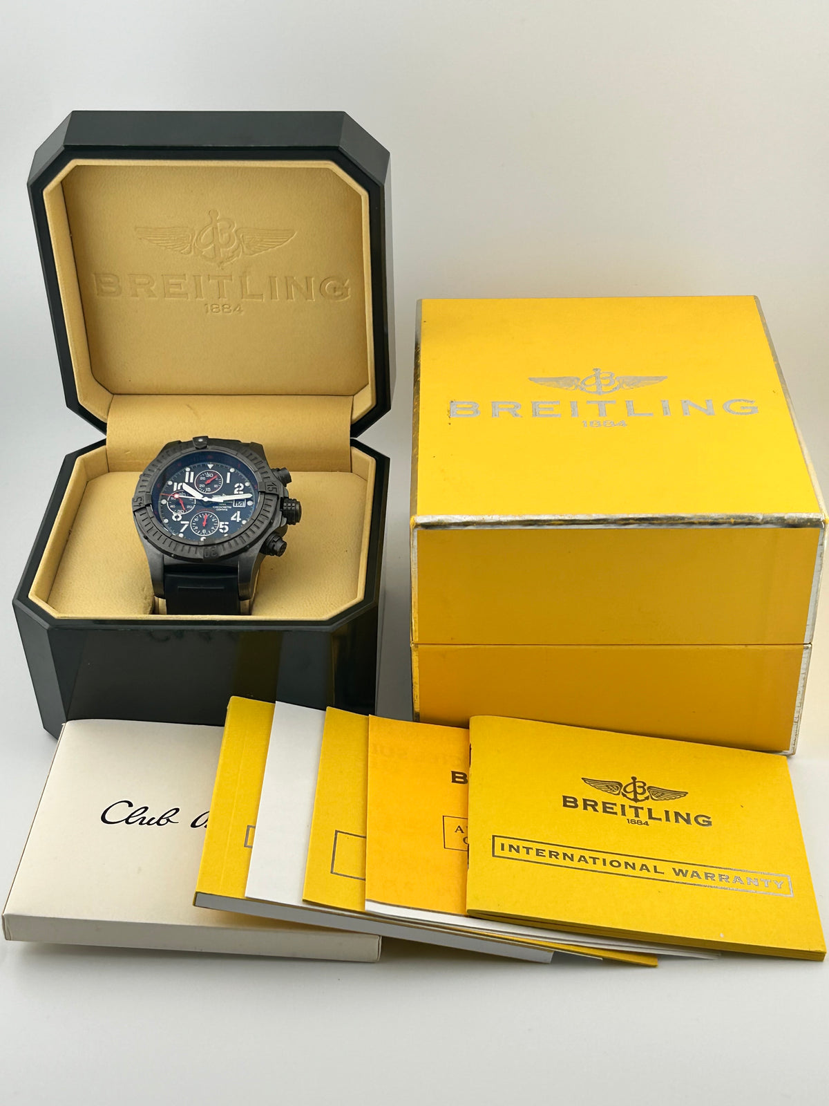 Breitling Super Avenger Black Dial on Rubber Ref. M13370 Complete 2010 — view 7