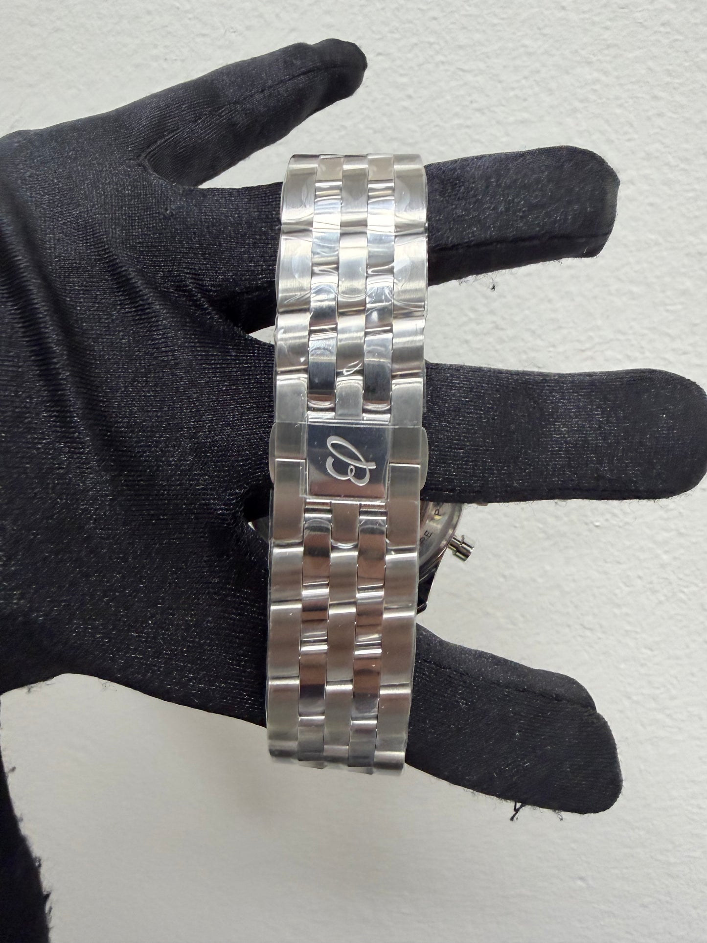 Breitling Super AVI B04 Chronograph GMT Black Dial on Bracelet Ref. AB04453A1B1A1 Card 2026 — view 3