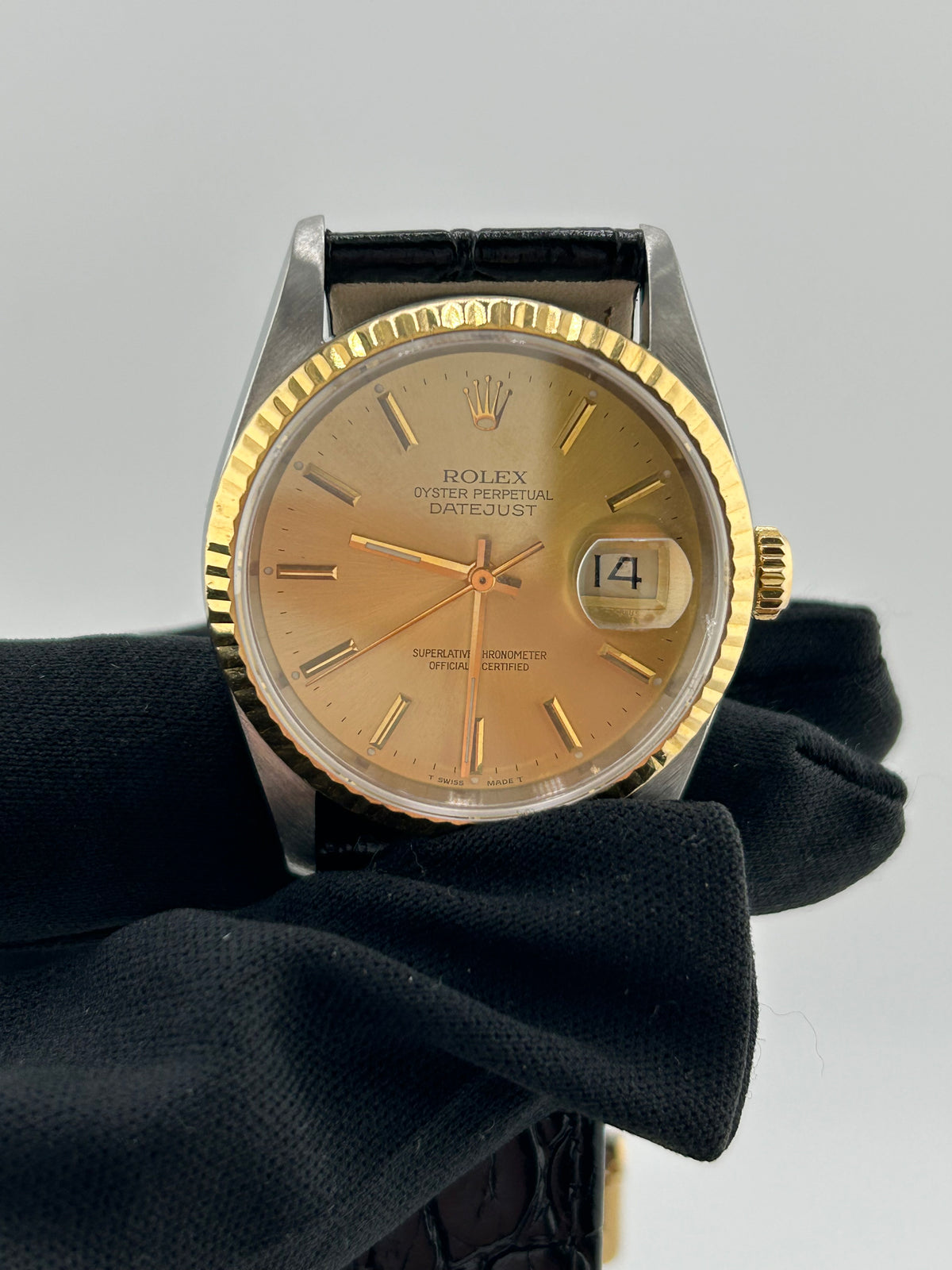 Rolex Datejust 36 Champagne Stick Dial on Generic Black Leather Strap Ref. 16233 1988 — view 3