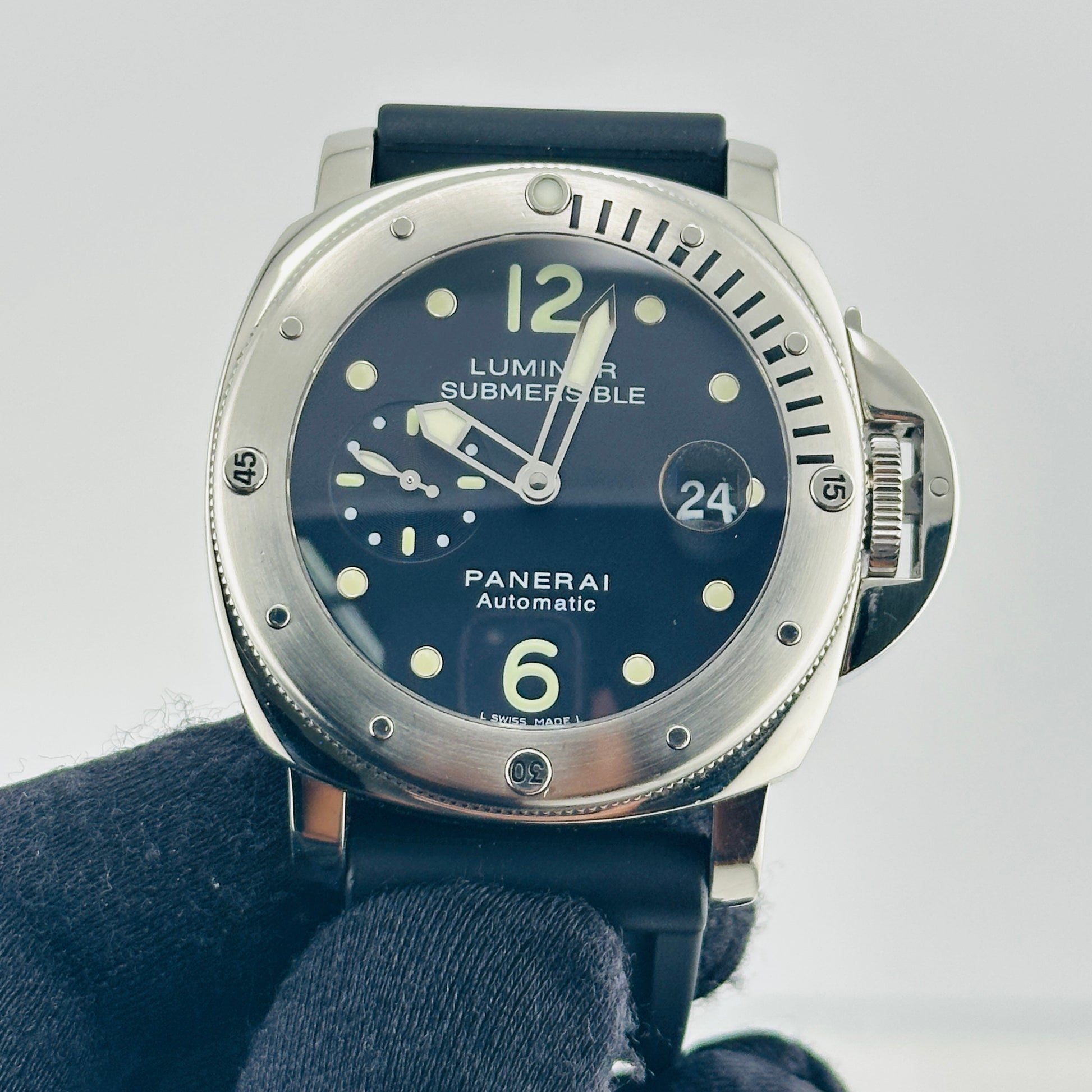 Panerai Luminor Submersible Black Dial on Rubber Strap Ref. PAM00024/OP6628 Card 2005 — view 3