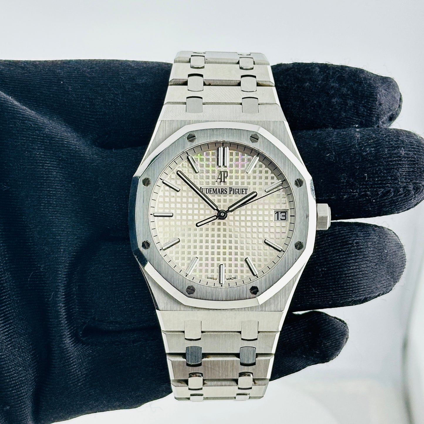 Audemars Piguet Royal Oak White Dial on Stainless Steel Bracelet Ref. 15500ST.OO.1220ST.04 Card — view 2