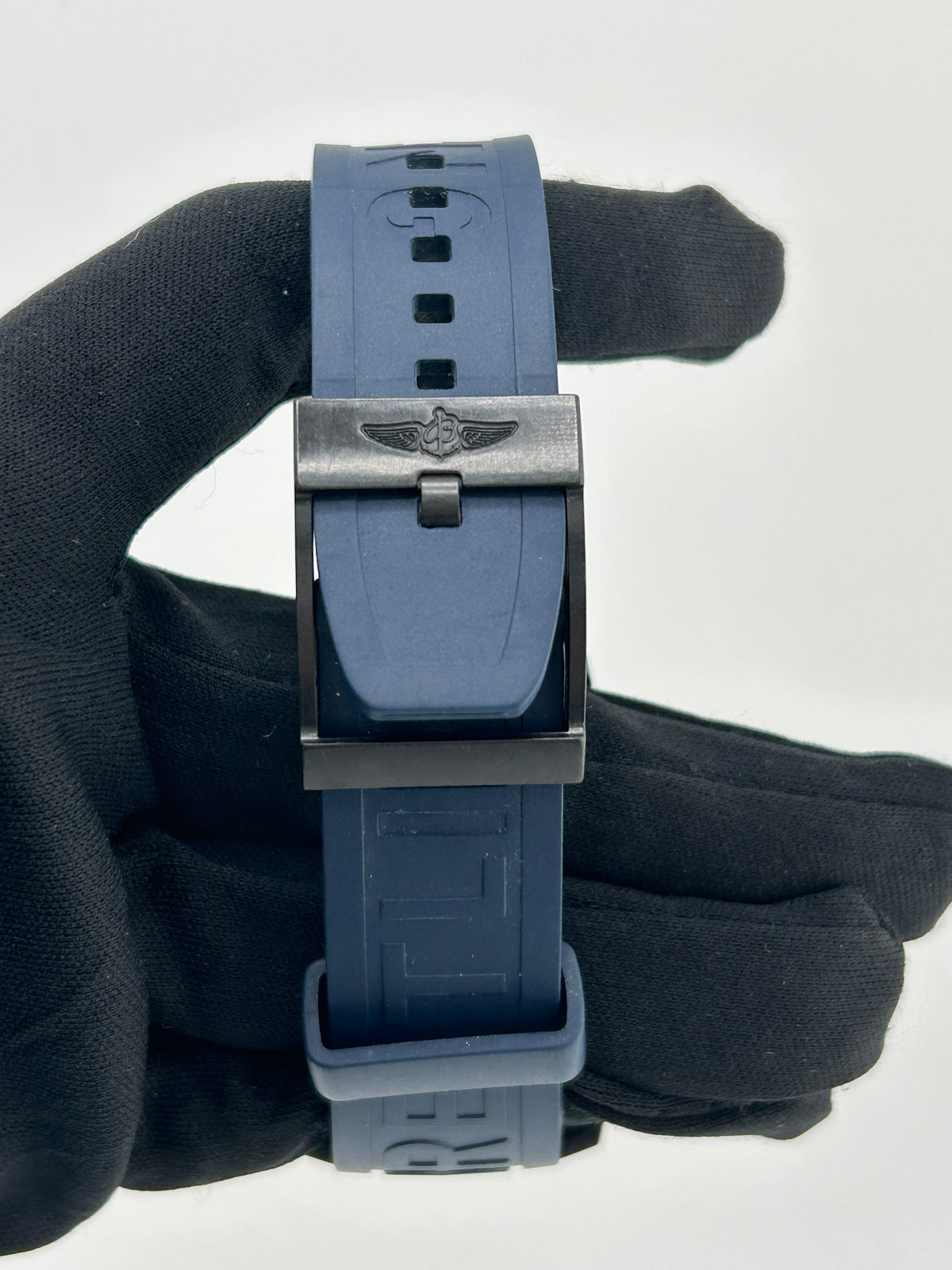 Breitling Endurance Pro Black Dial on Rubber Strap Ref. X82310D51B1S1 Complete — view 4