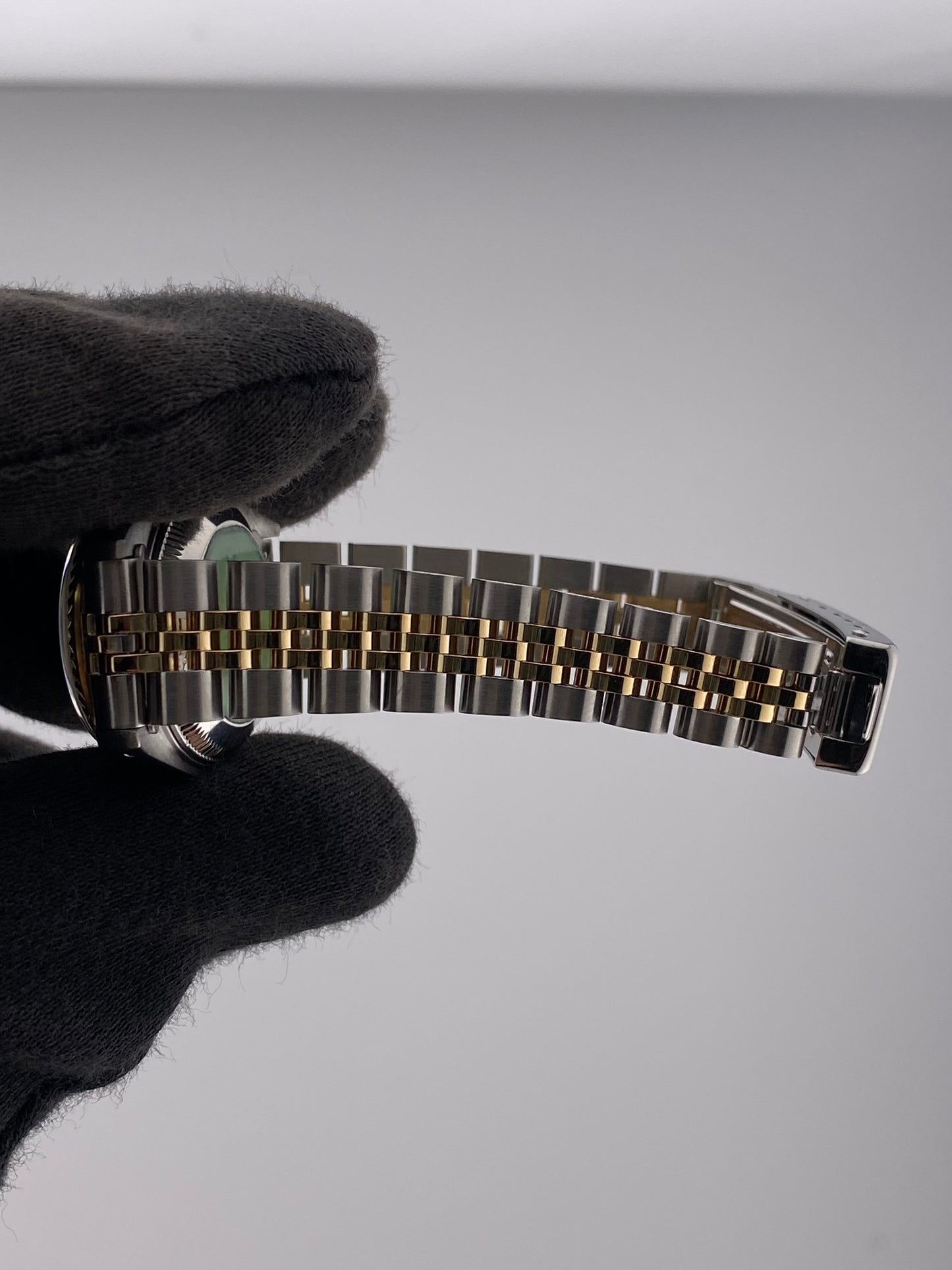 Rolex Datejust Lady Champagne Stick Dial on Jubilee Ref. 69173 Open Date — view 5