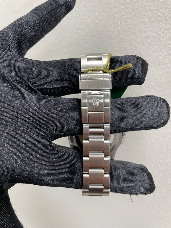 Rolex GMT-Master Black Dial on Oyster Ref 16700 with Papers 1997